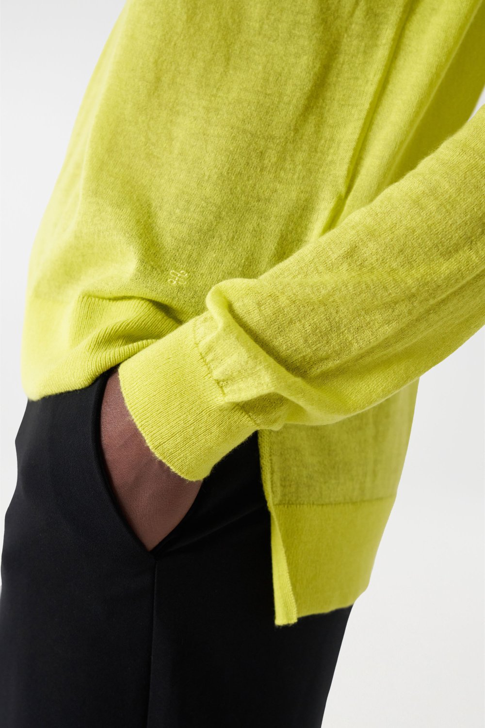 Fine Knit V-Neck Sweater en vert clair Pull-over Salsa Jeans   