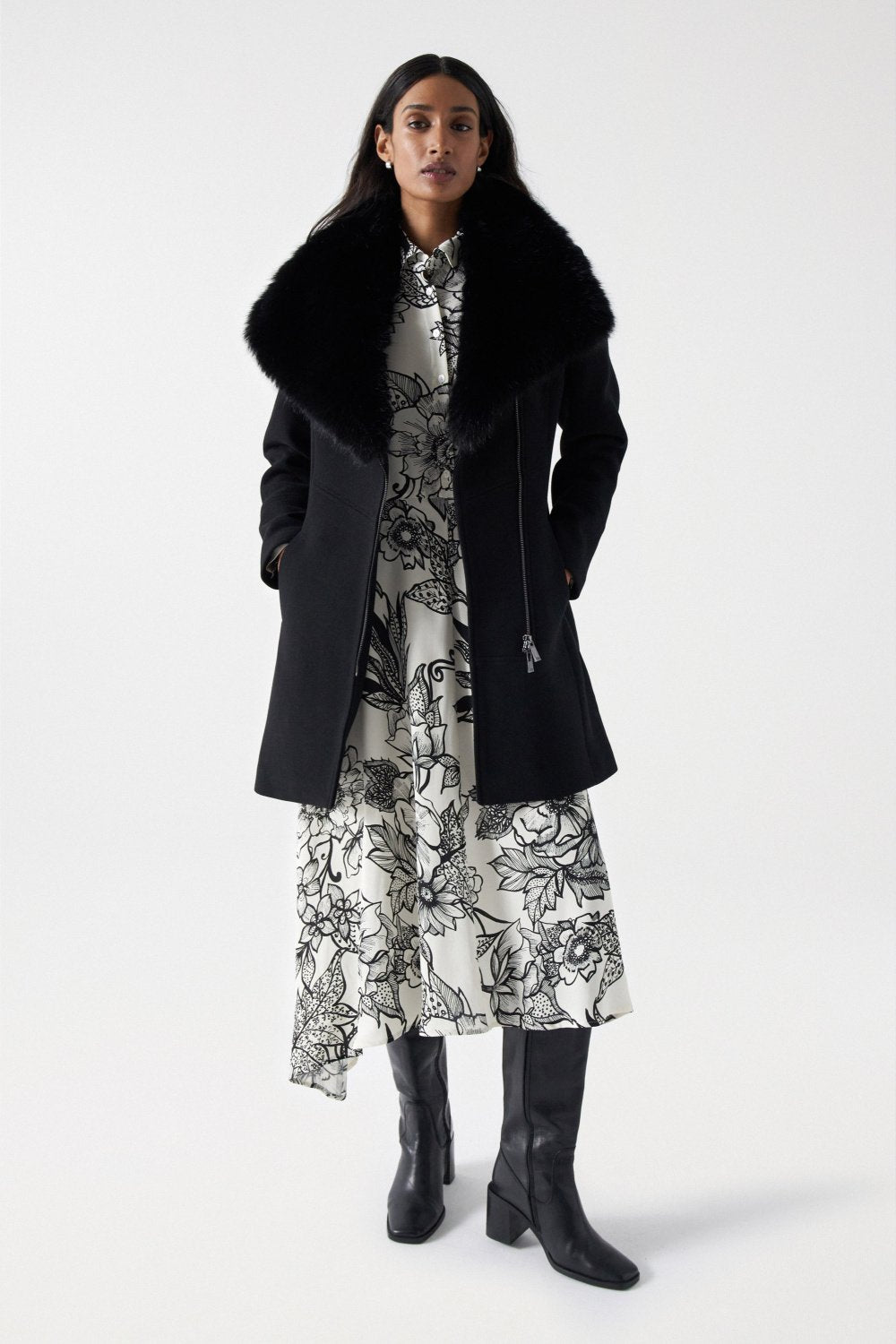 Wool Coat With Fur Collar in Noir Vestes Salsa Jeans   