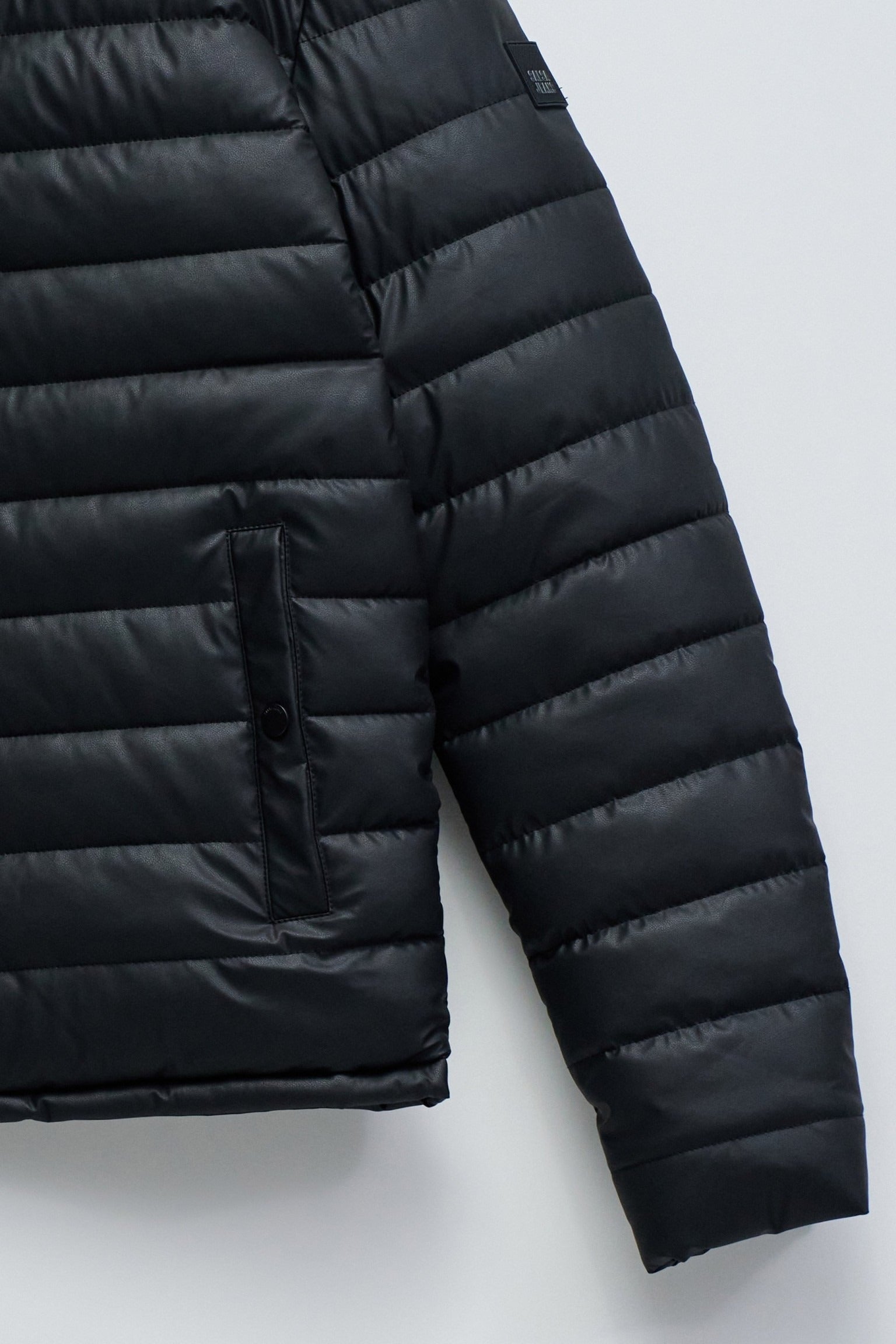 Veste en cuir PU léger rembourré en noir