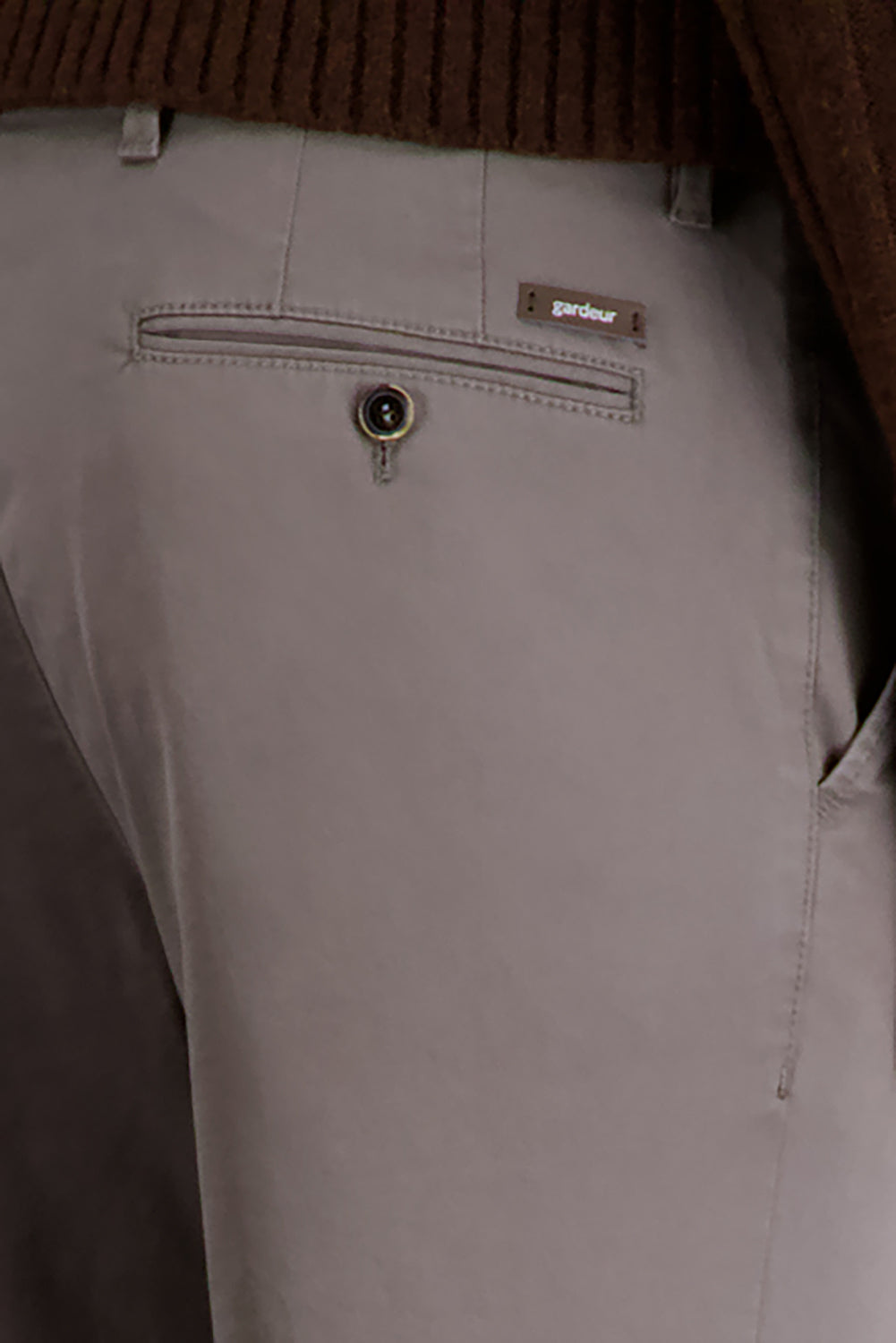 BENITO Chino en beige foncé Pantalons Gardeur   