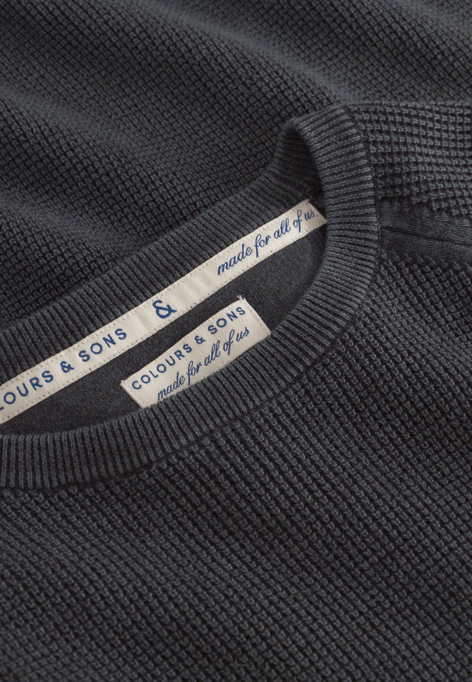 Roundneck Washed in Anthracite Pull-over Colours and Sons   