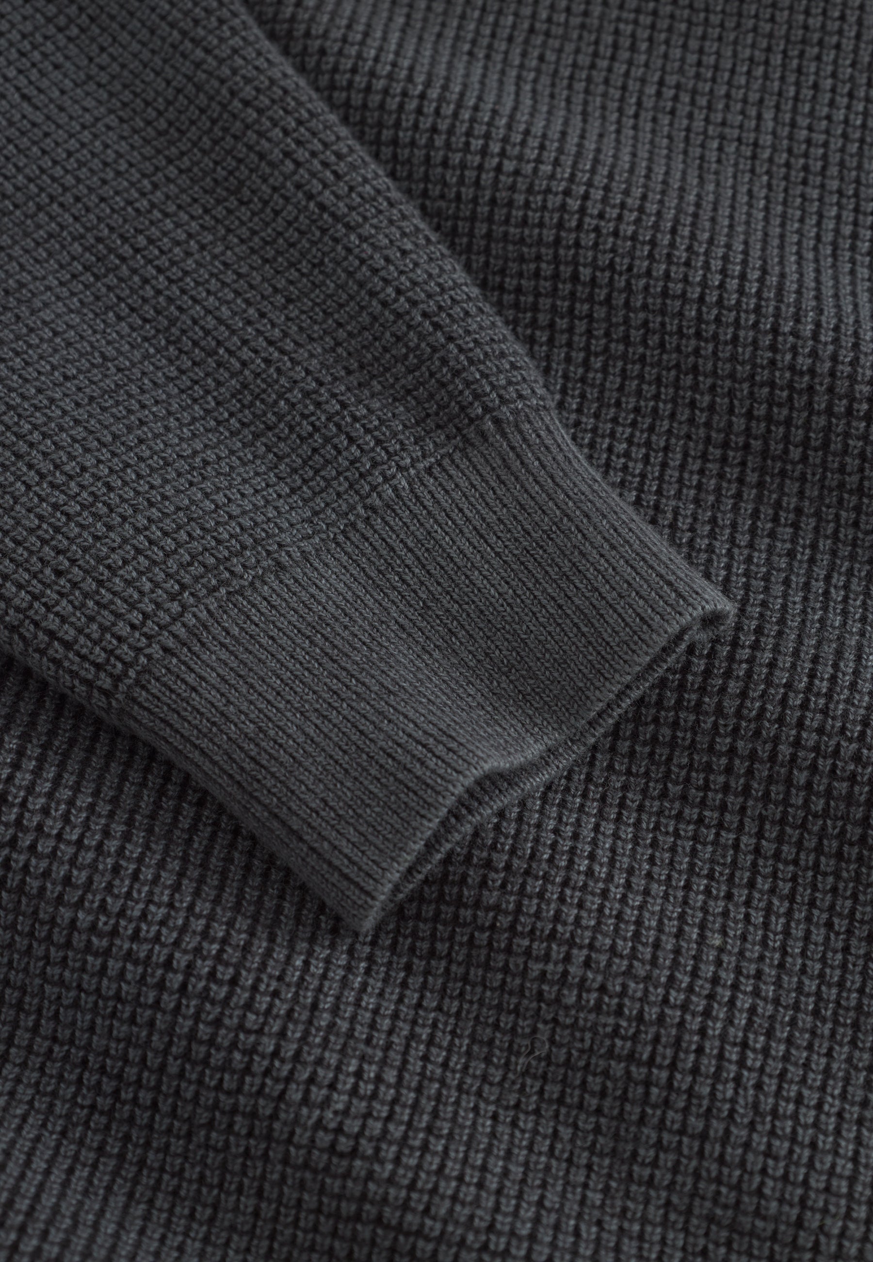 Roundneck Washed in Anthracite Pull-over Colours and Sons   