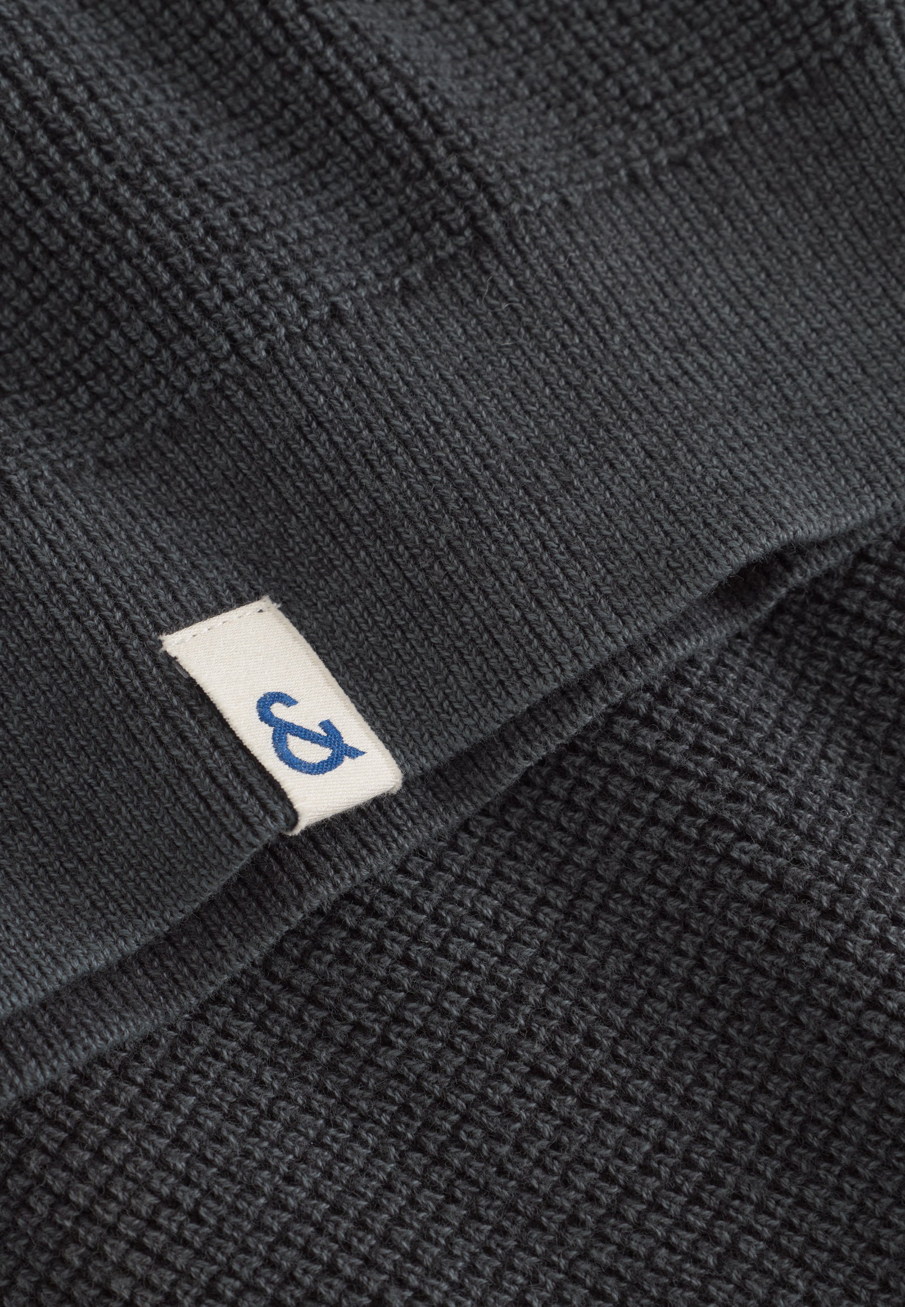 Roundneck Washed in Anthracite Pull-over Colours and Sons   