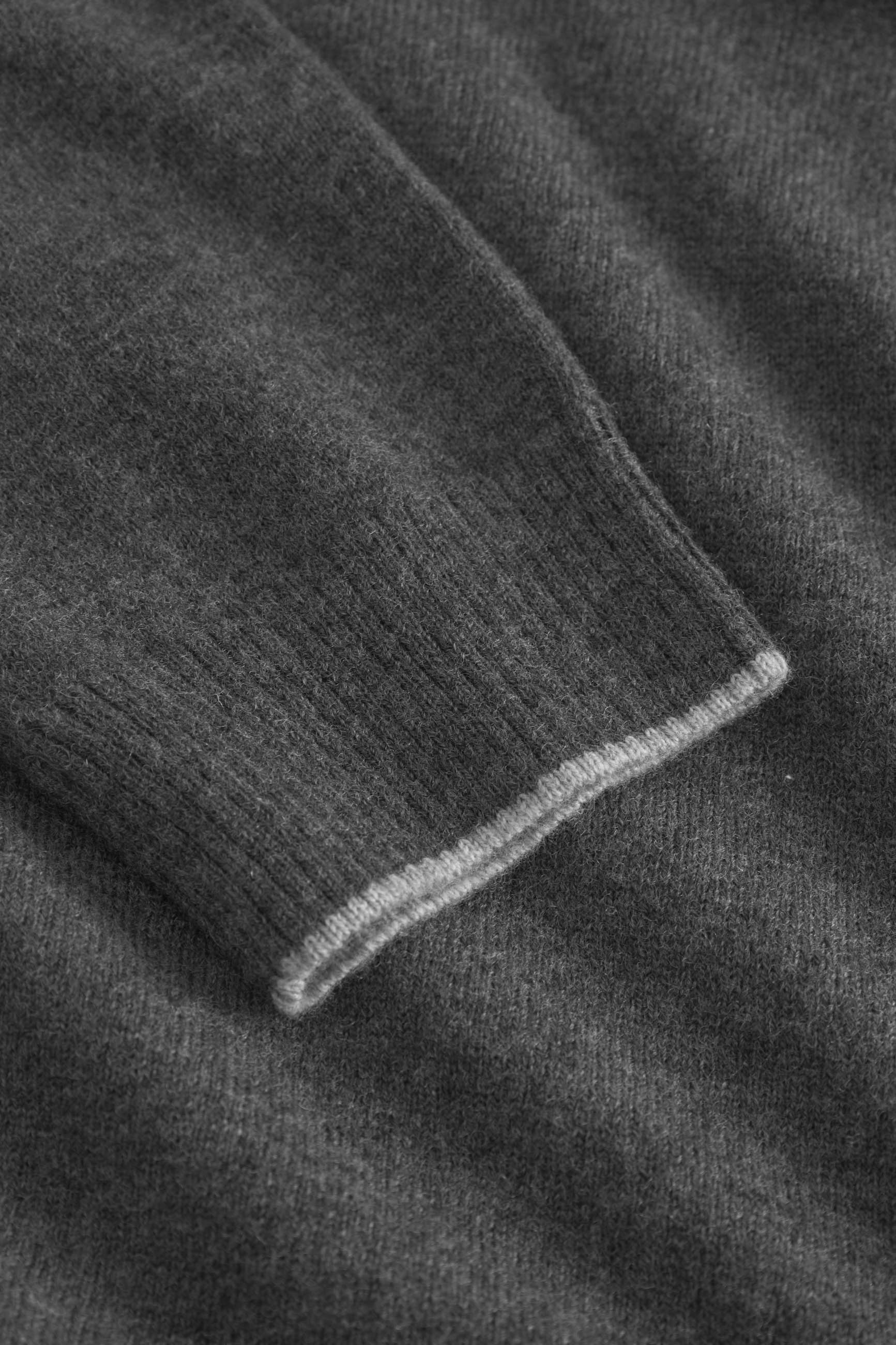 Roundneck Merino Blend in Anthracite Pullover Colours and Sons   