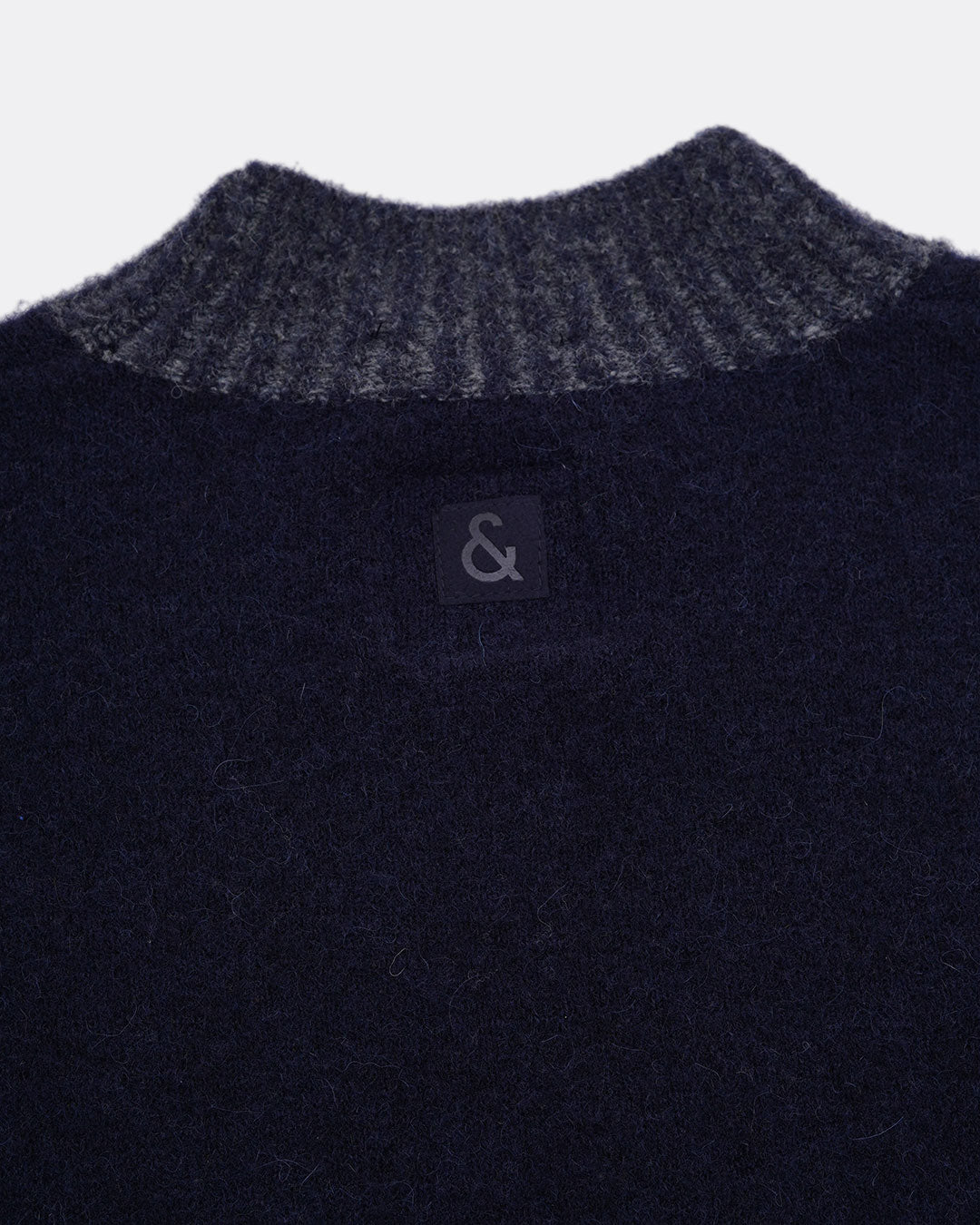 Roundneck-Hairy en pull marine Colours and Sons   