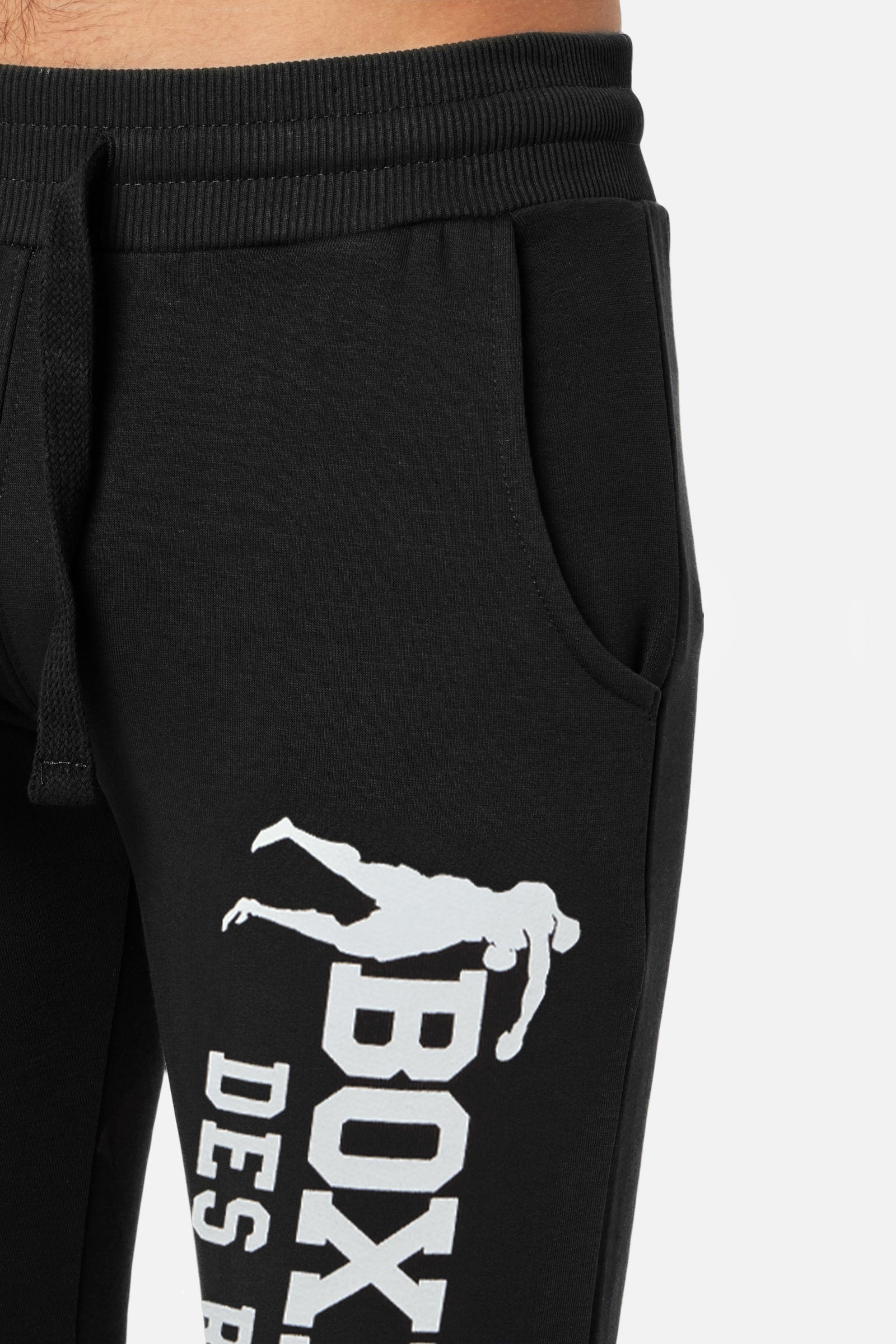 Man Long Sweatpants with Logo in Noir-Blanc Pantalon Boxeur des Rues   