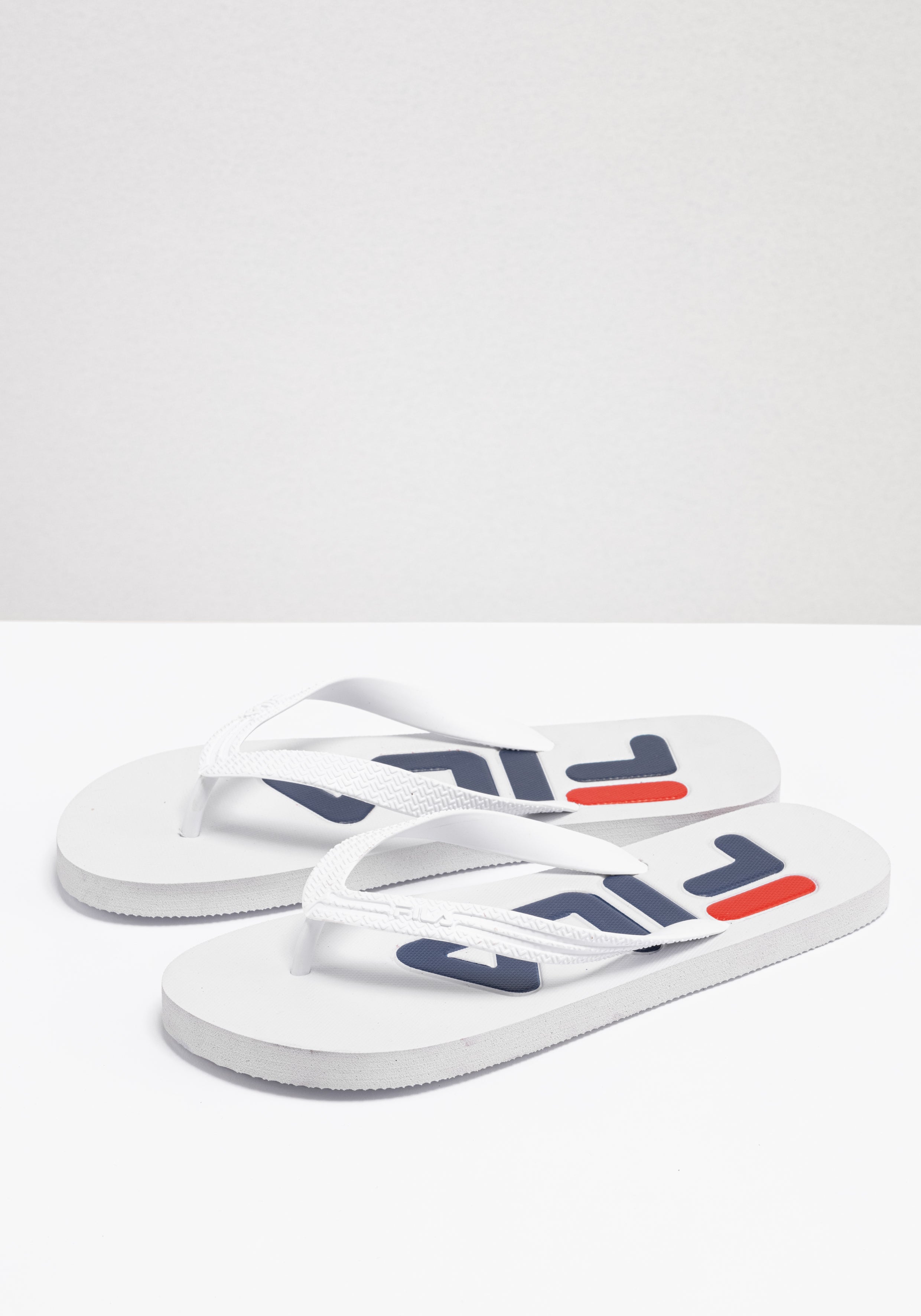 Troy Slippers en blanc Slippers Fila   