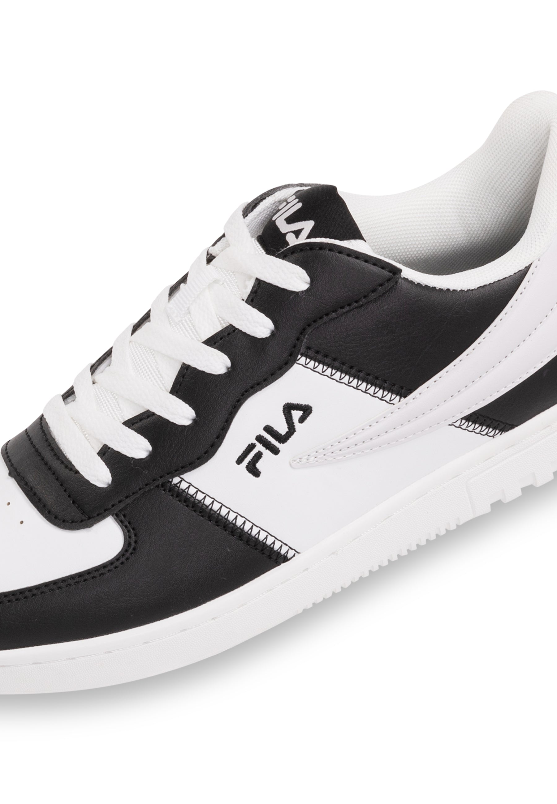 Noclaf en chaussures de basket-ball noir-blanc Fila   