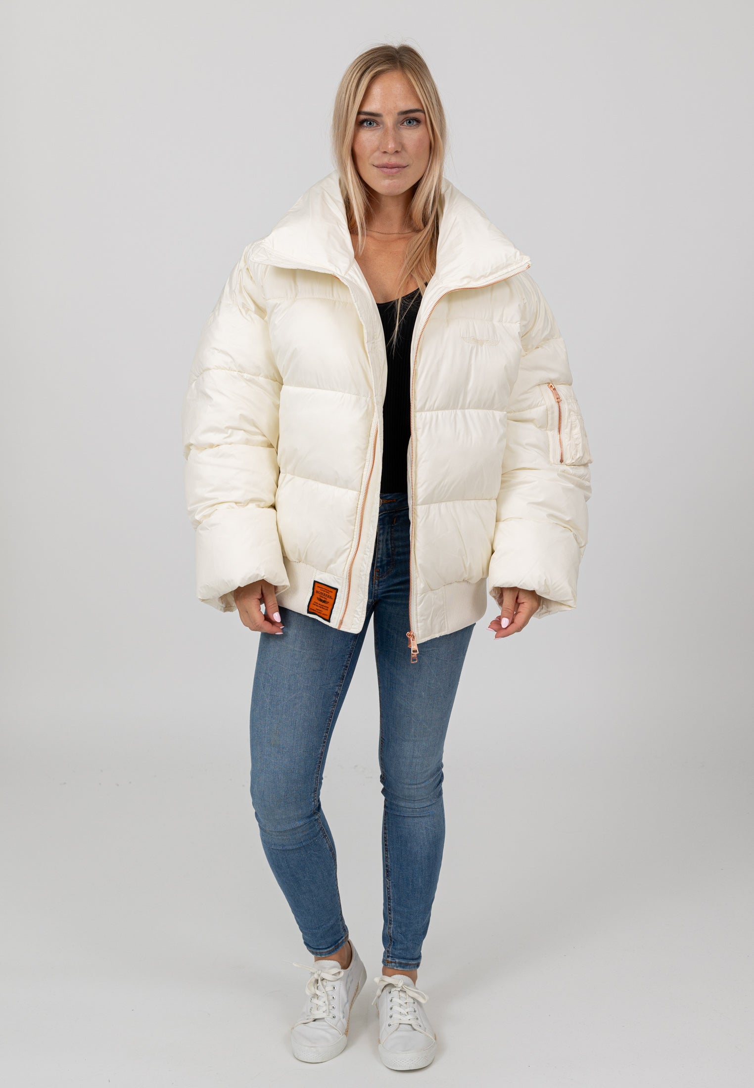 Hill-W in White Vestes Bombers Original