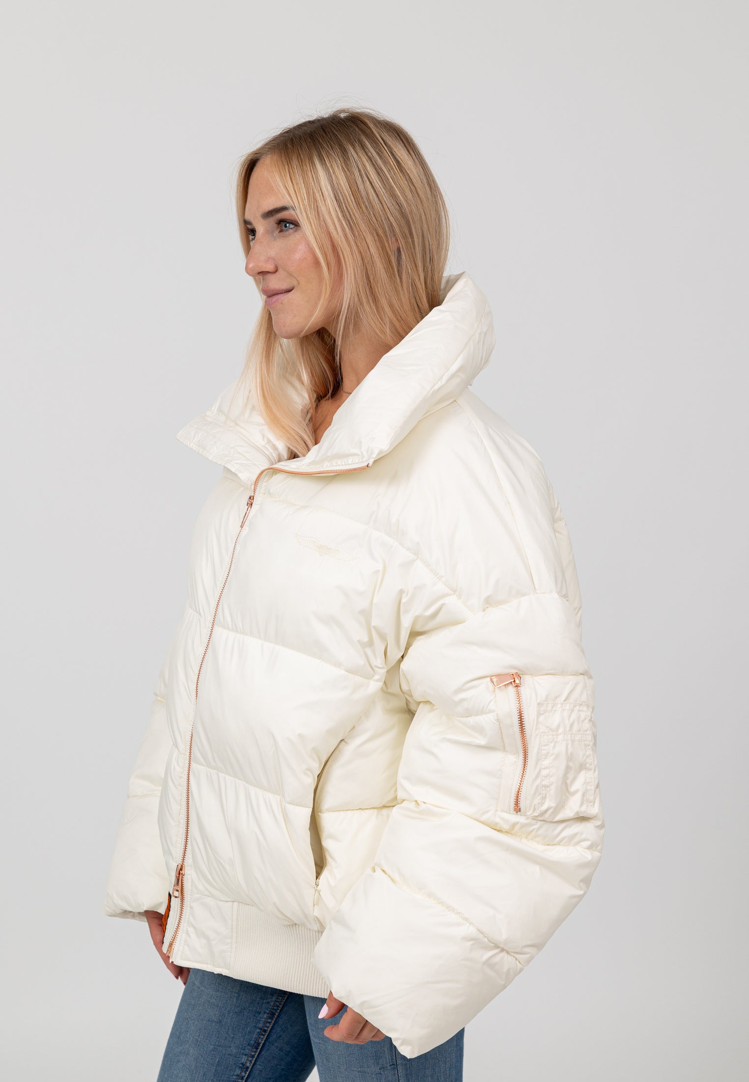 Hill-W in White Vestes Bombers Original