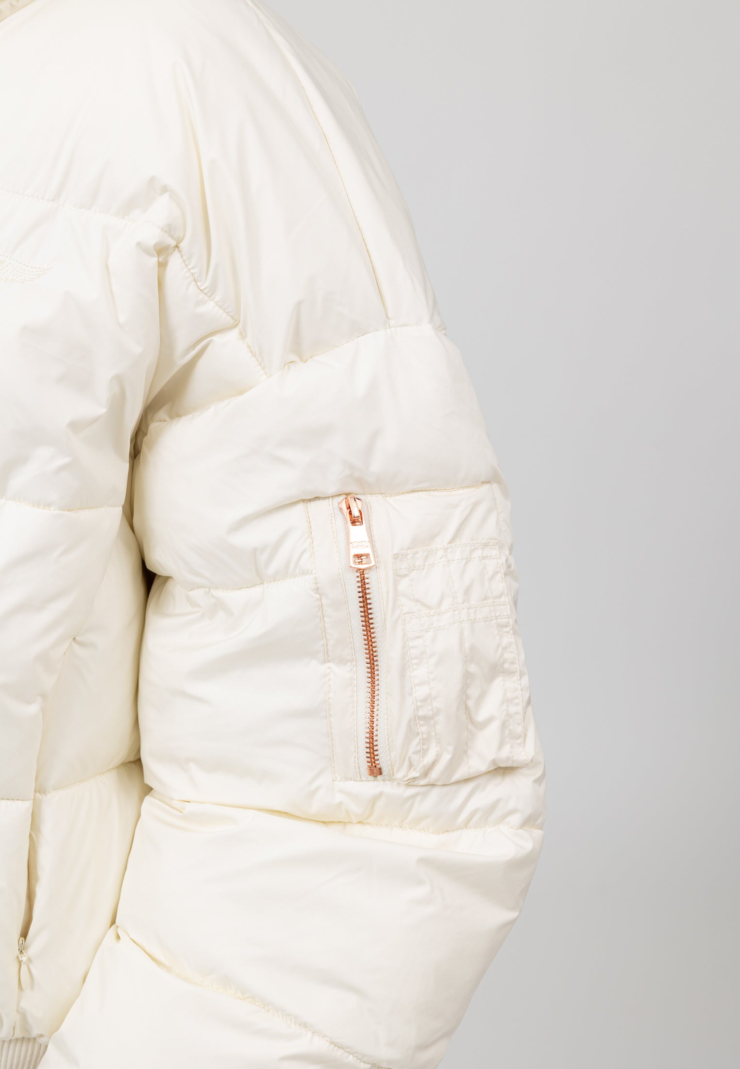 Hill-W in White Vestes Bombers Original