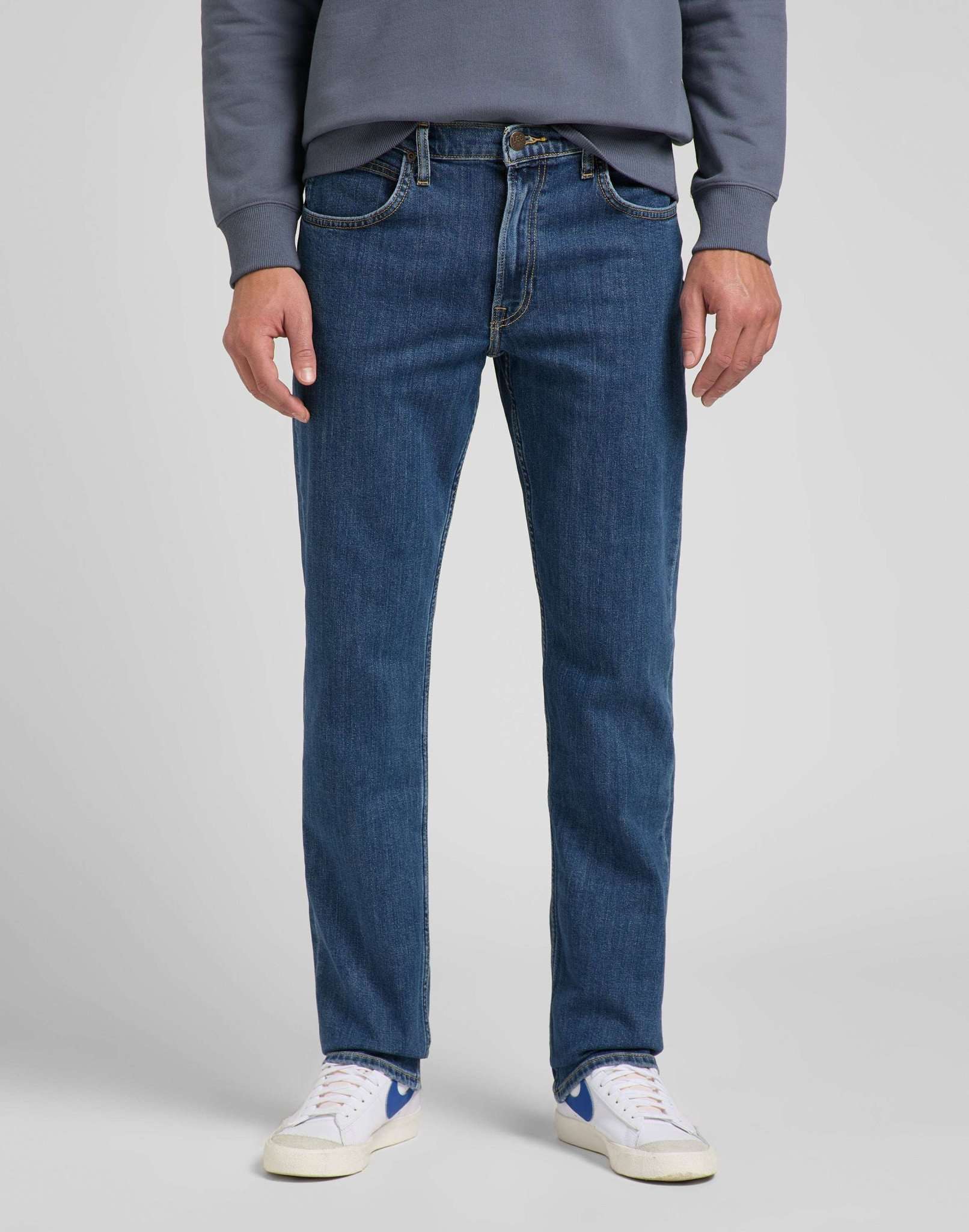 Brooklyn Straight in Mid Stonewash Jeans Lee   