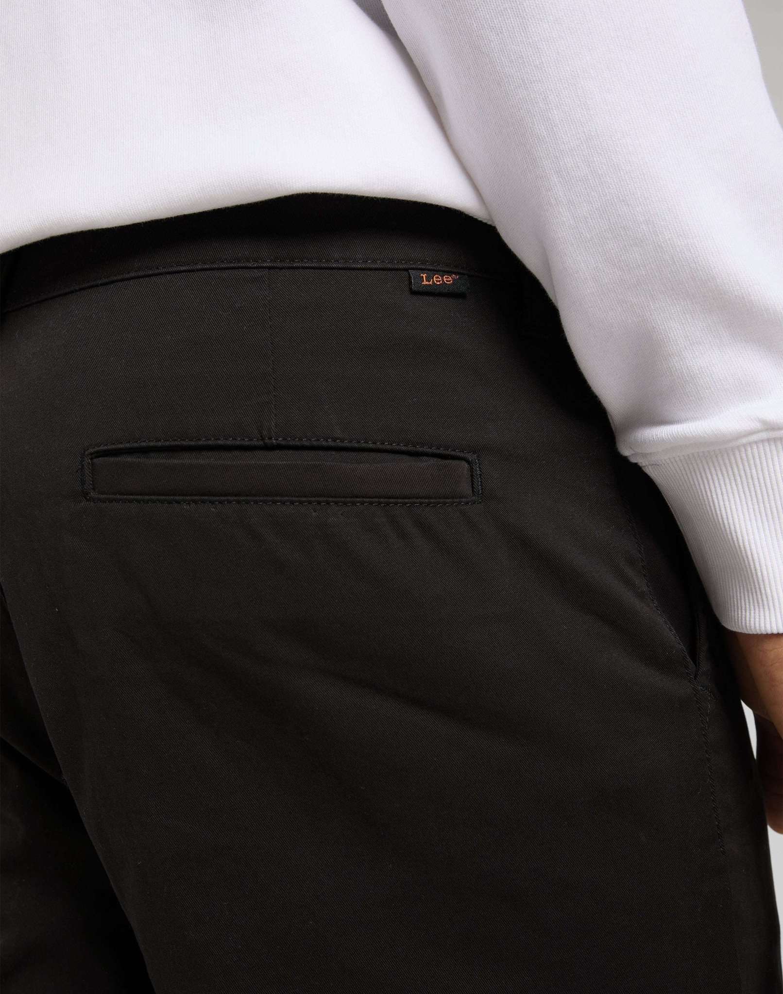 Relaxed Chino in Black Pantalons Lee   