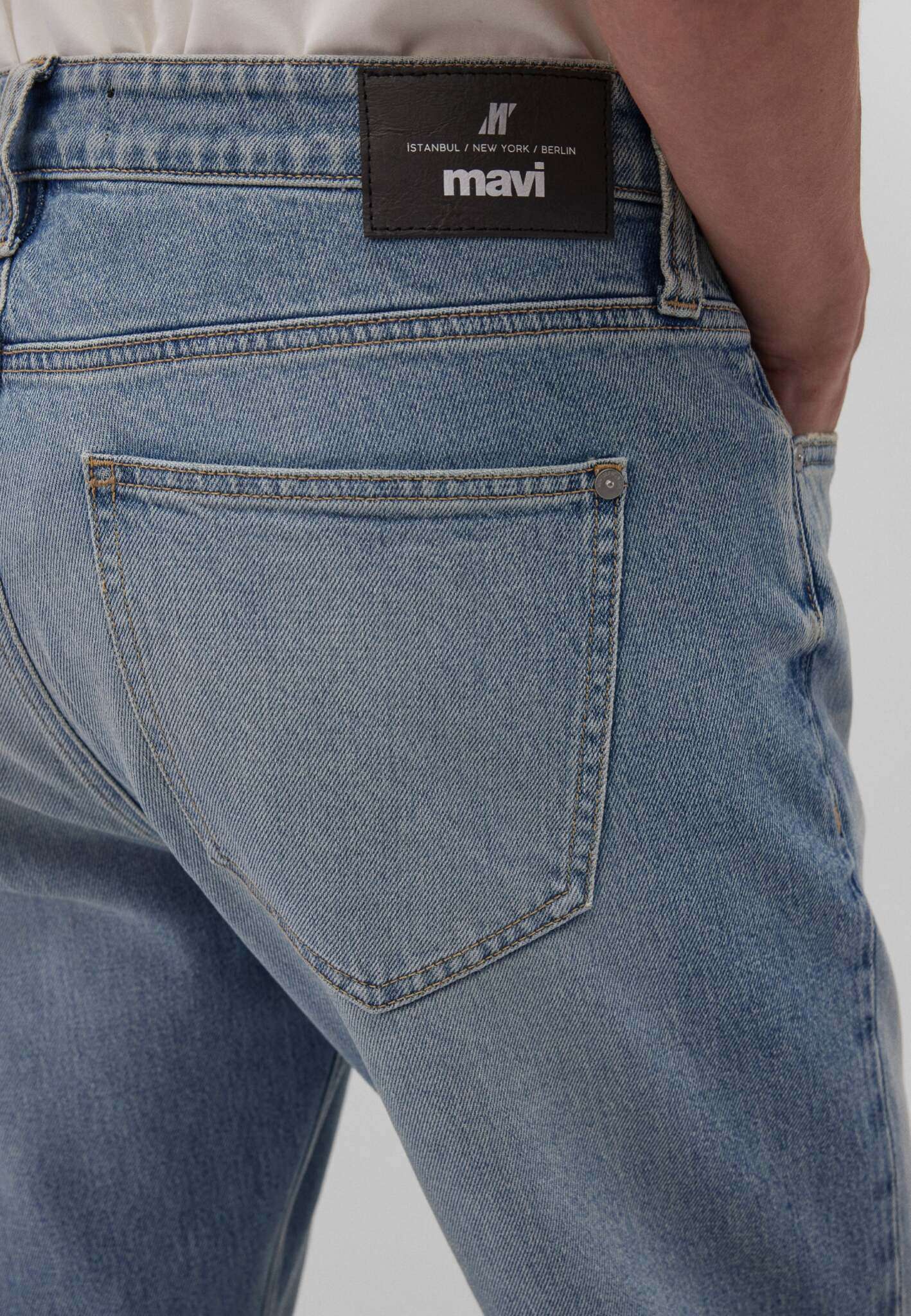 Lisbon en foggy vintage usé Jeans Mavi