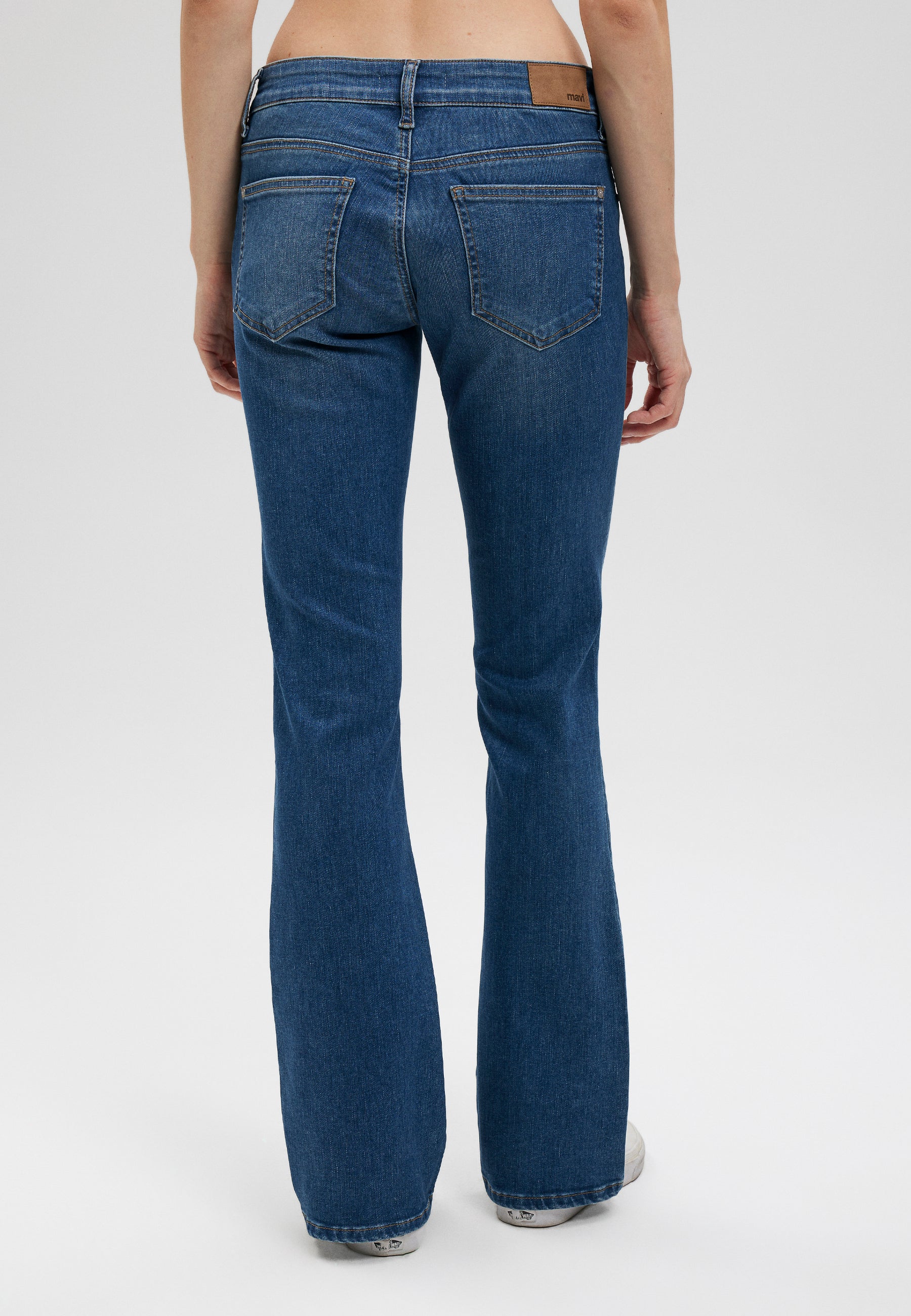 Bella Mid-Rise in Dark Brushed Everyday Jeans Mavi   