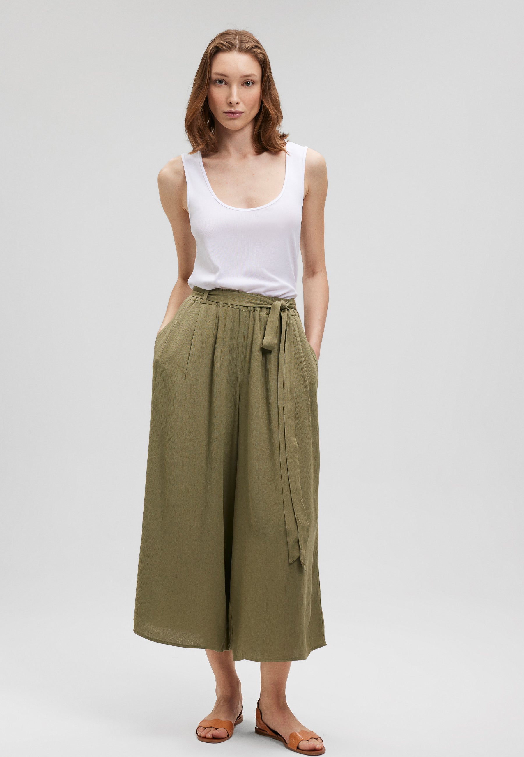 Woven Pants in Deep Lichen Green Pantalon Mavi   