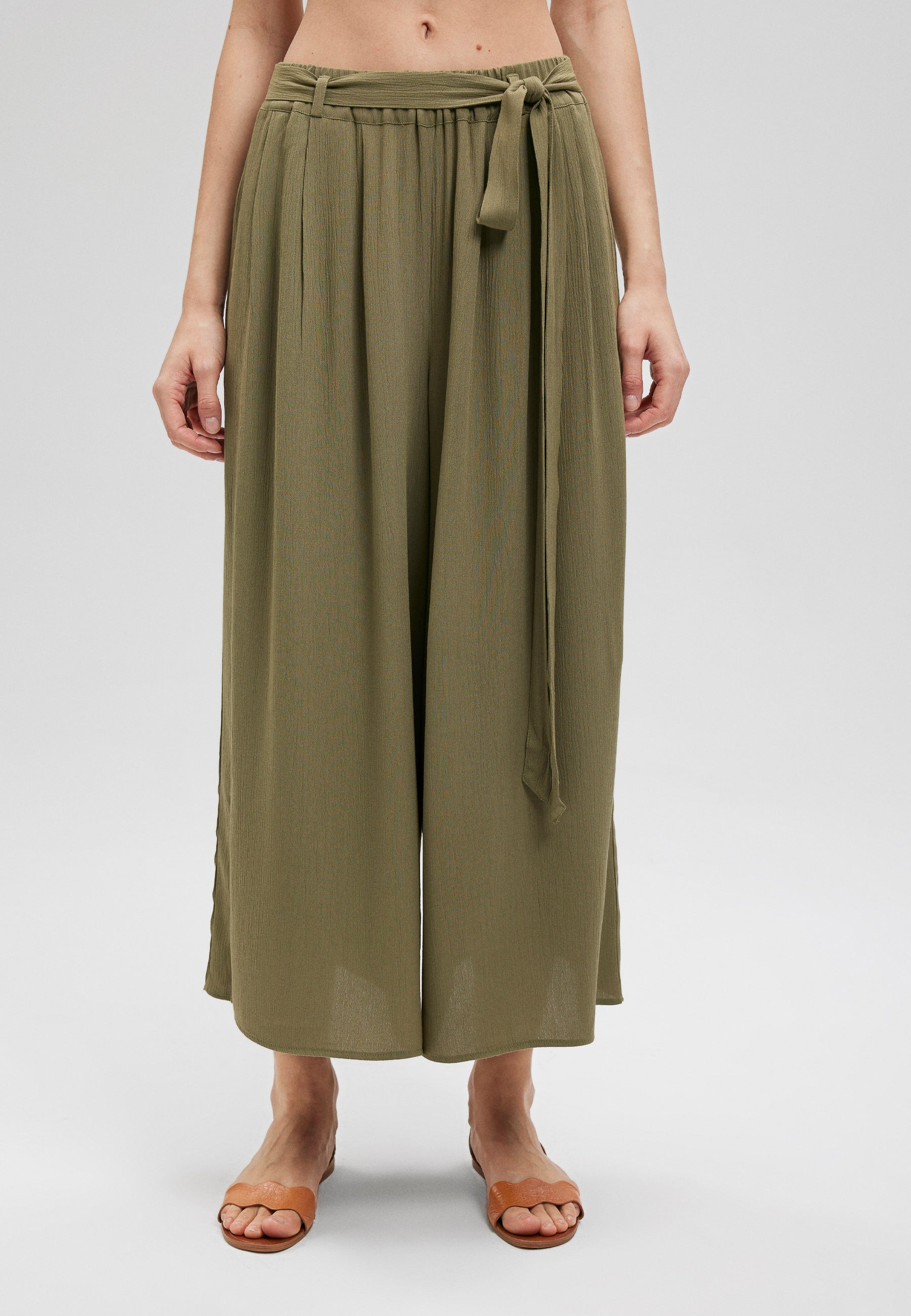 Woven Pants in Deep Lichen Green Pantalon Mavi   