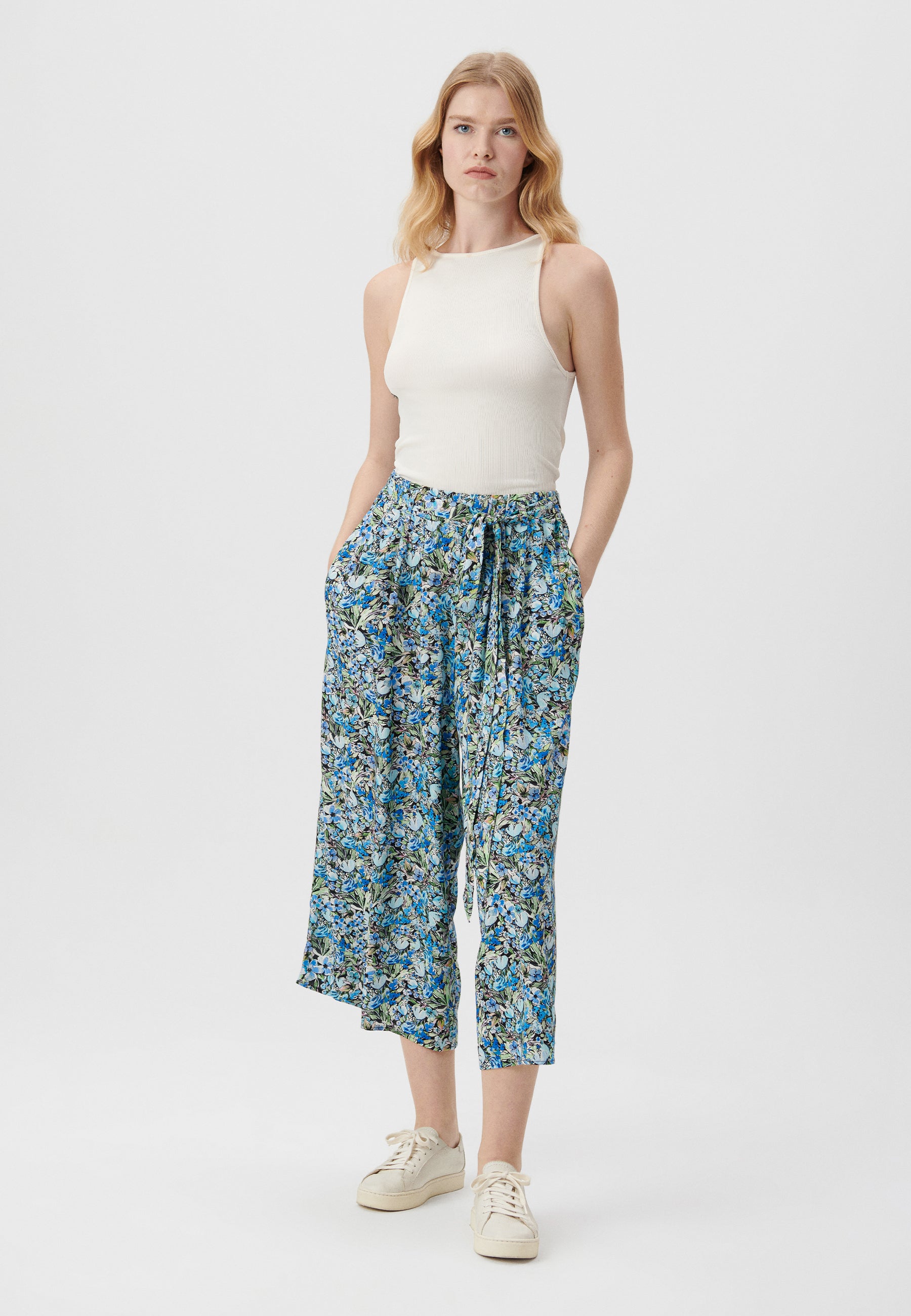 Woven Pants in Blue Garden Print Pantalon Mavi   