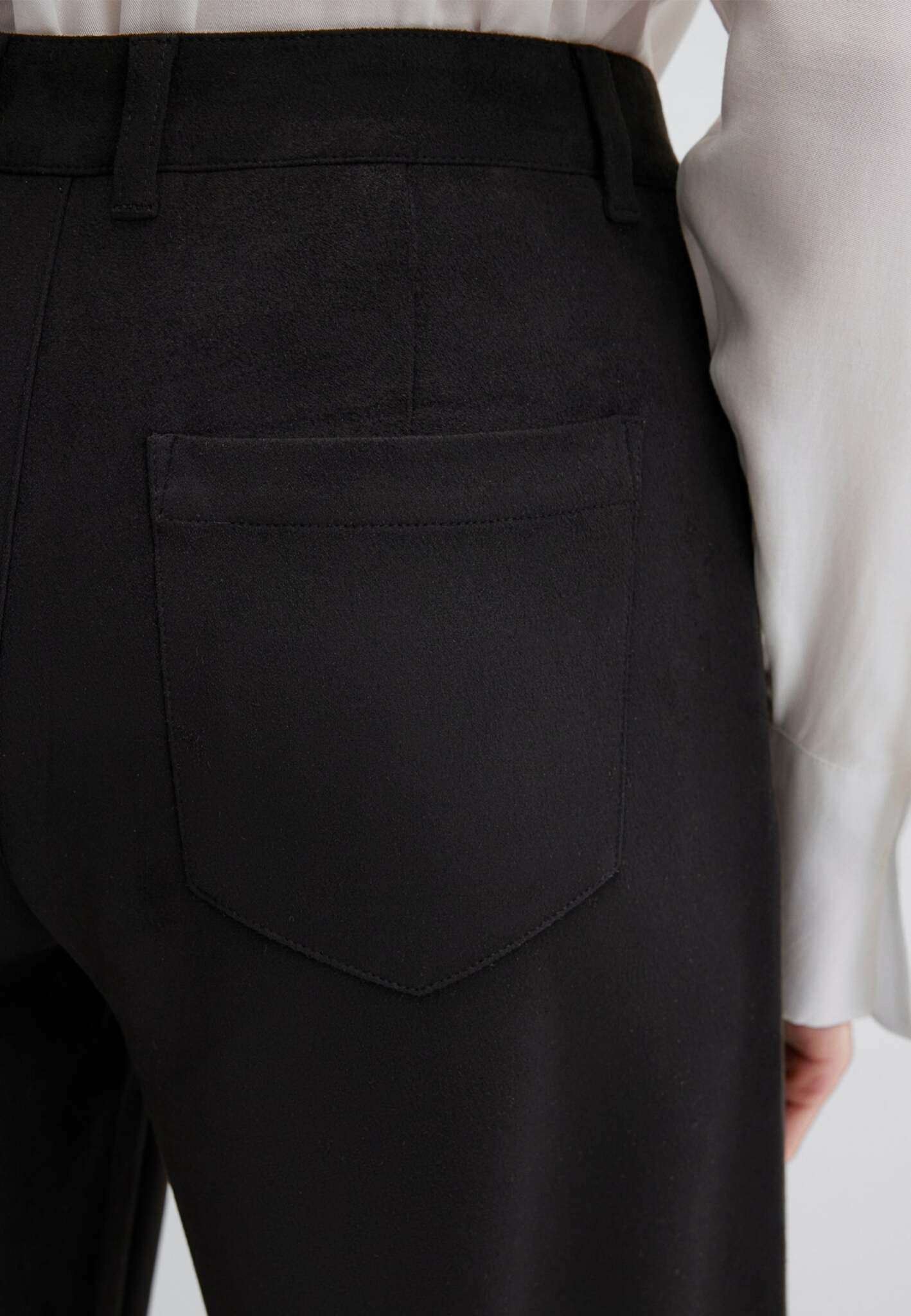 Woven Pants in Black Pantalon Mavi