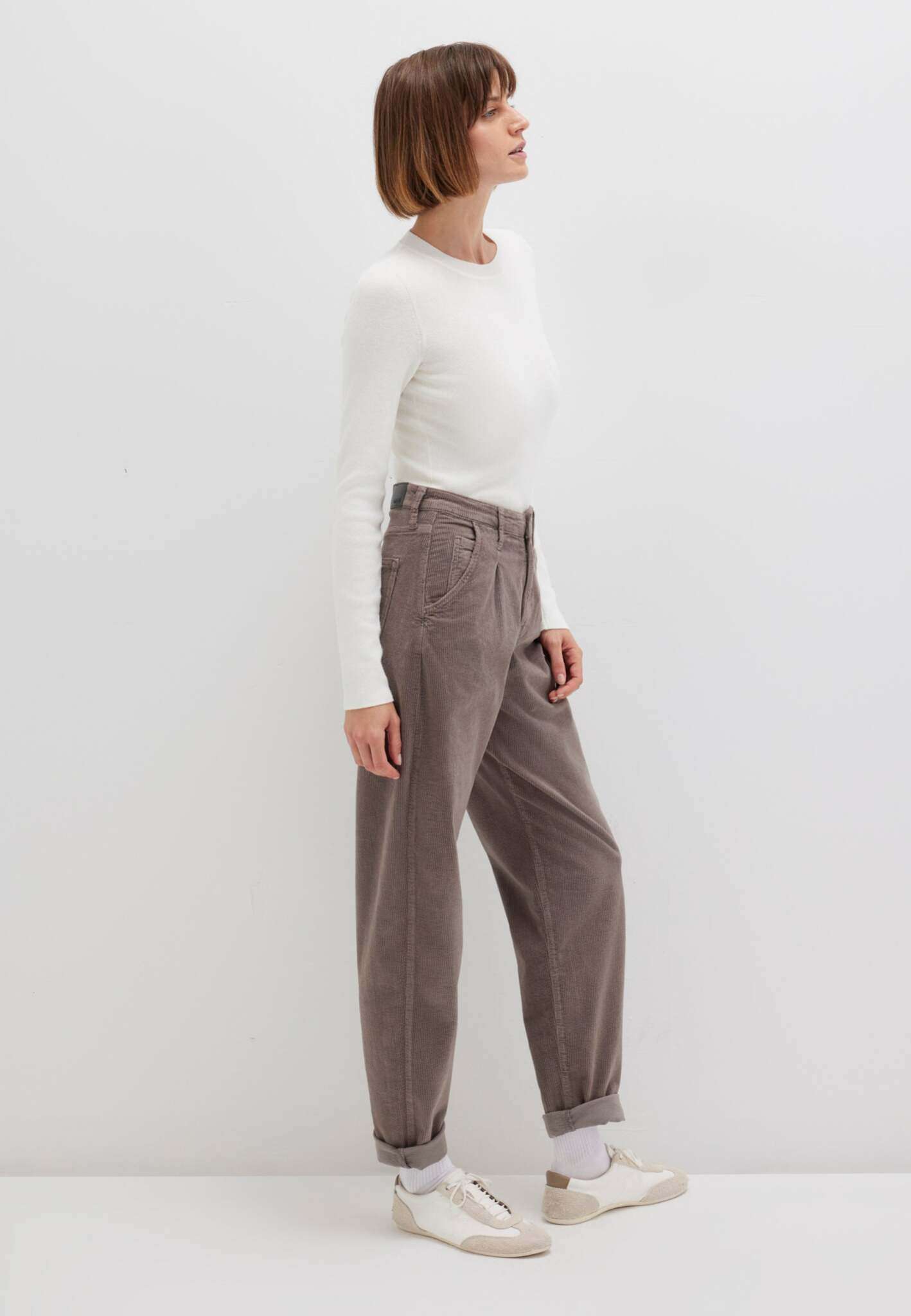 Laura en Charcoal Gray Cordon Pantalon Mavi
