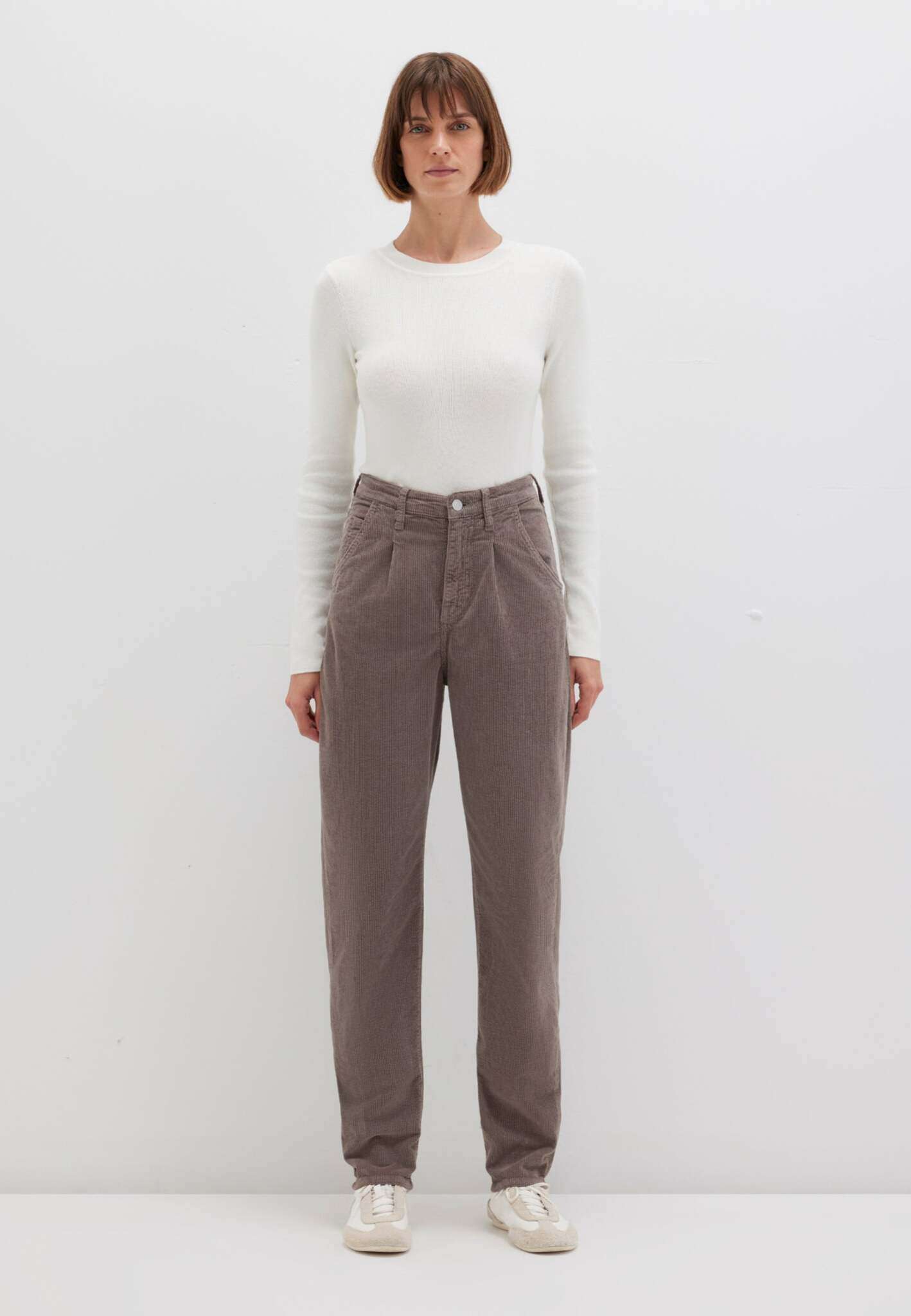Laura en Charcoal Gray Cordon Pantalon Mavi