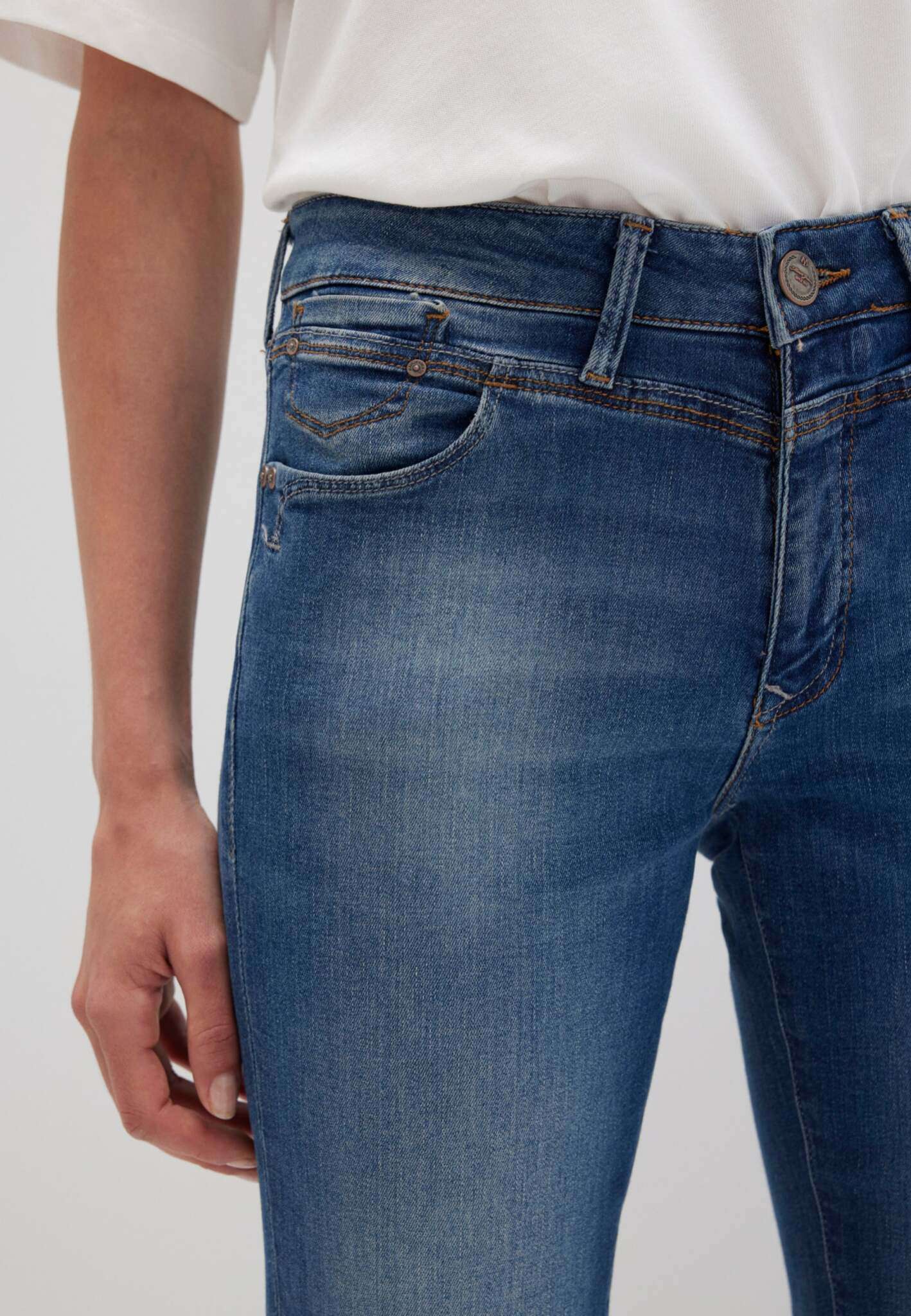 Sophie en jeans Deep Memory Fit Mavi