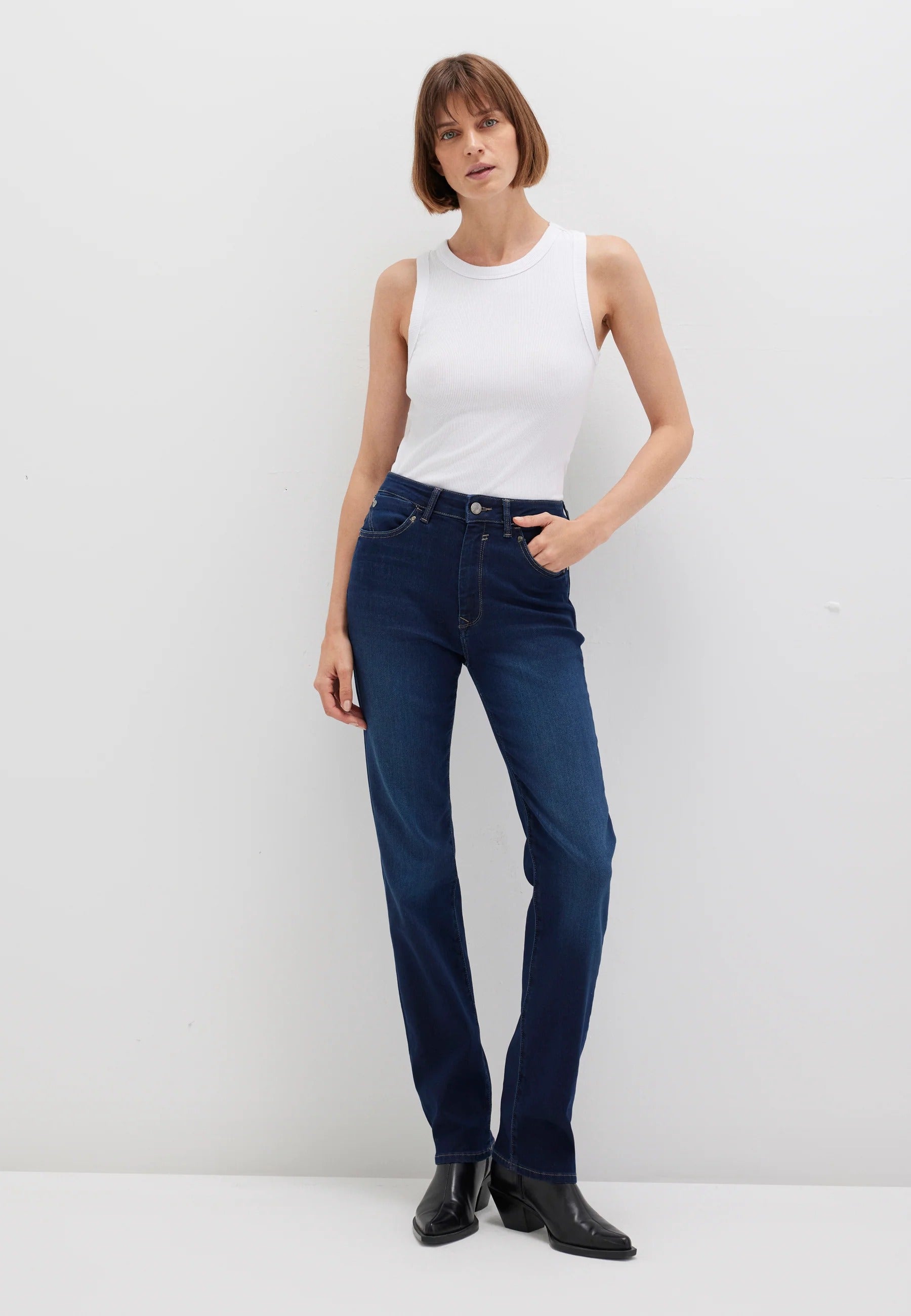 Kendra in Deep Uptown Str Jeans Mavi