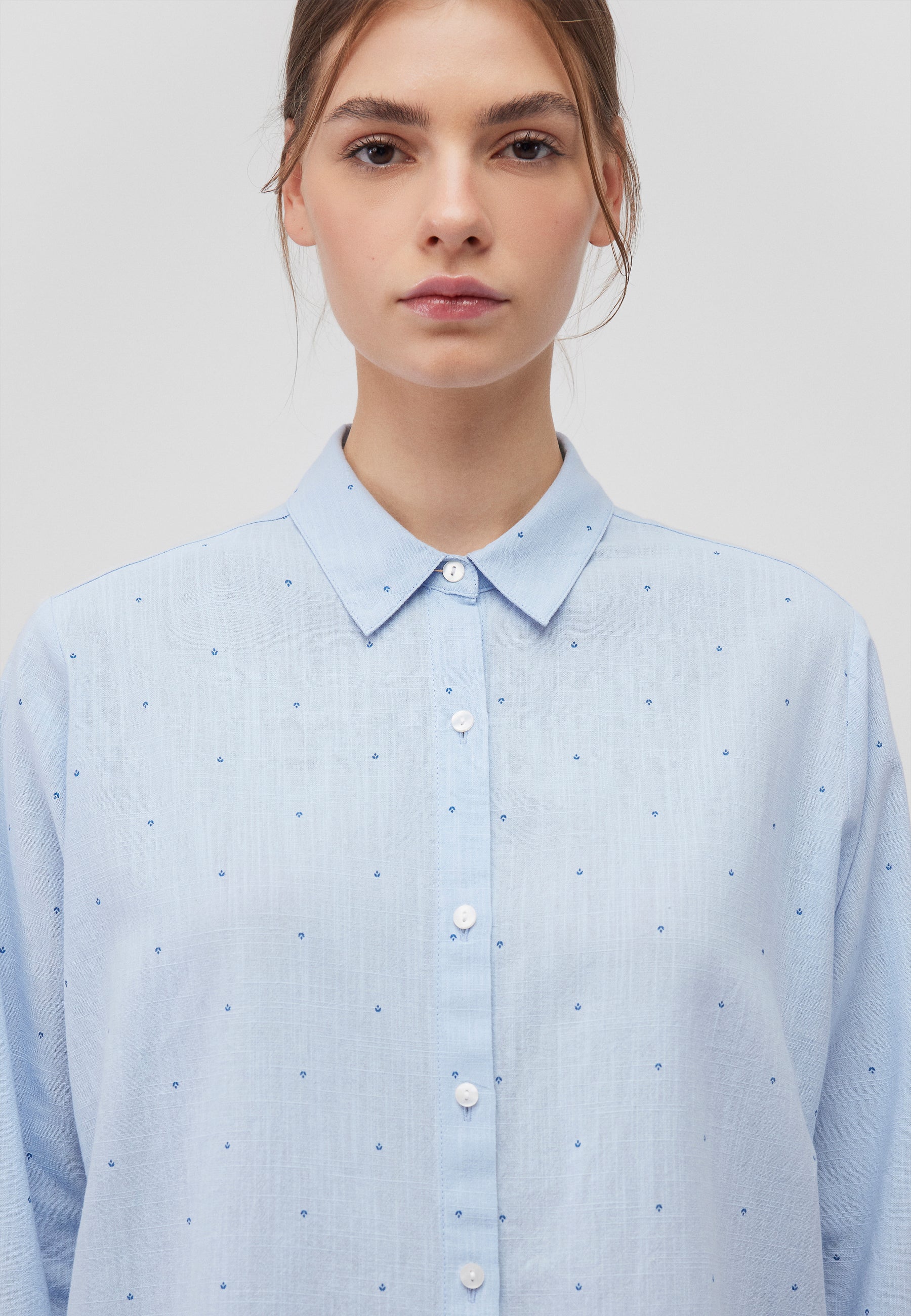 Woven Shirt in Ensign Blue Tiny Leaf Print Chemises Mavi