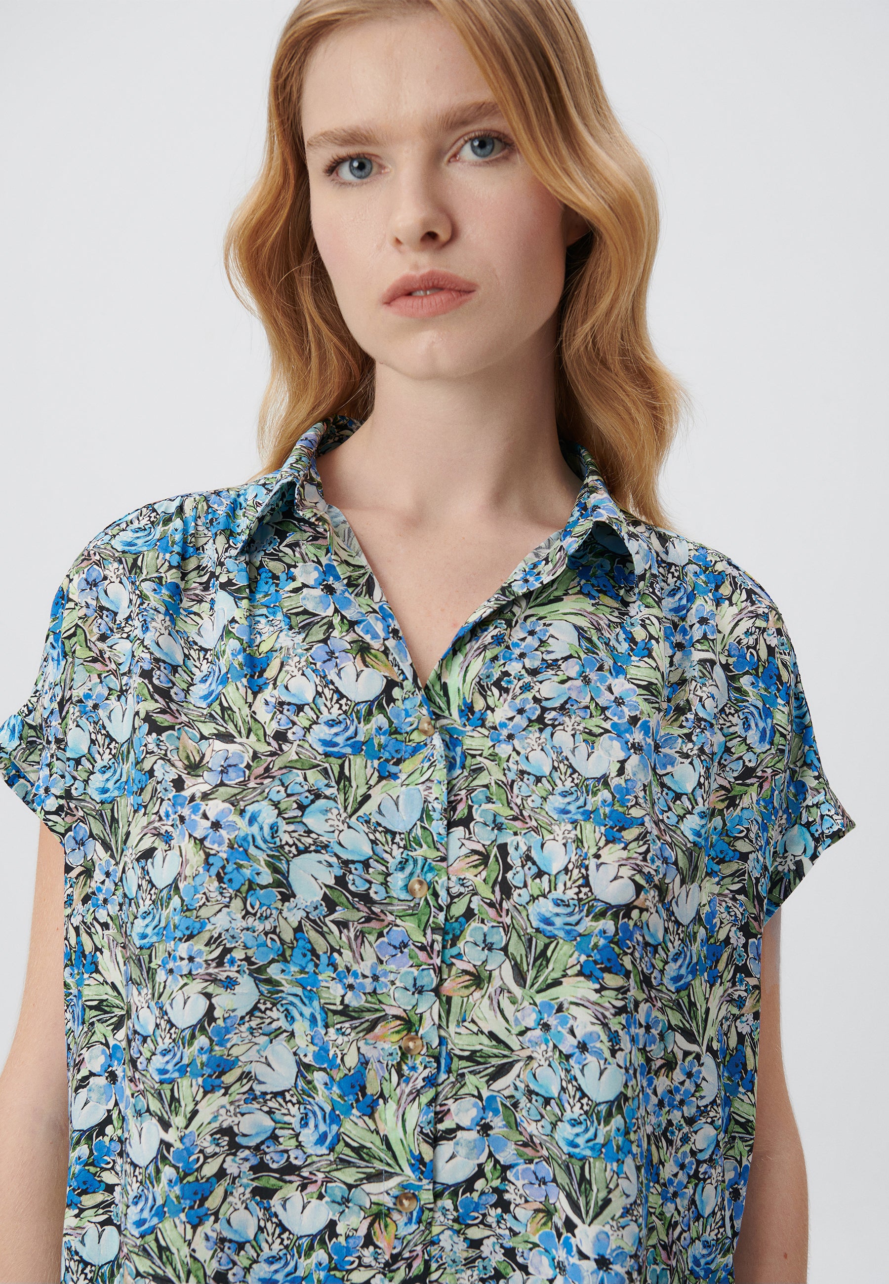 Short Sleeve Shirt in Blue Garden Print Chemises Mavi   