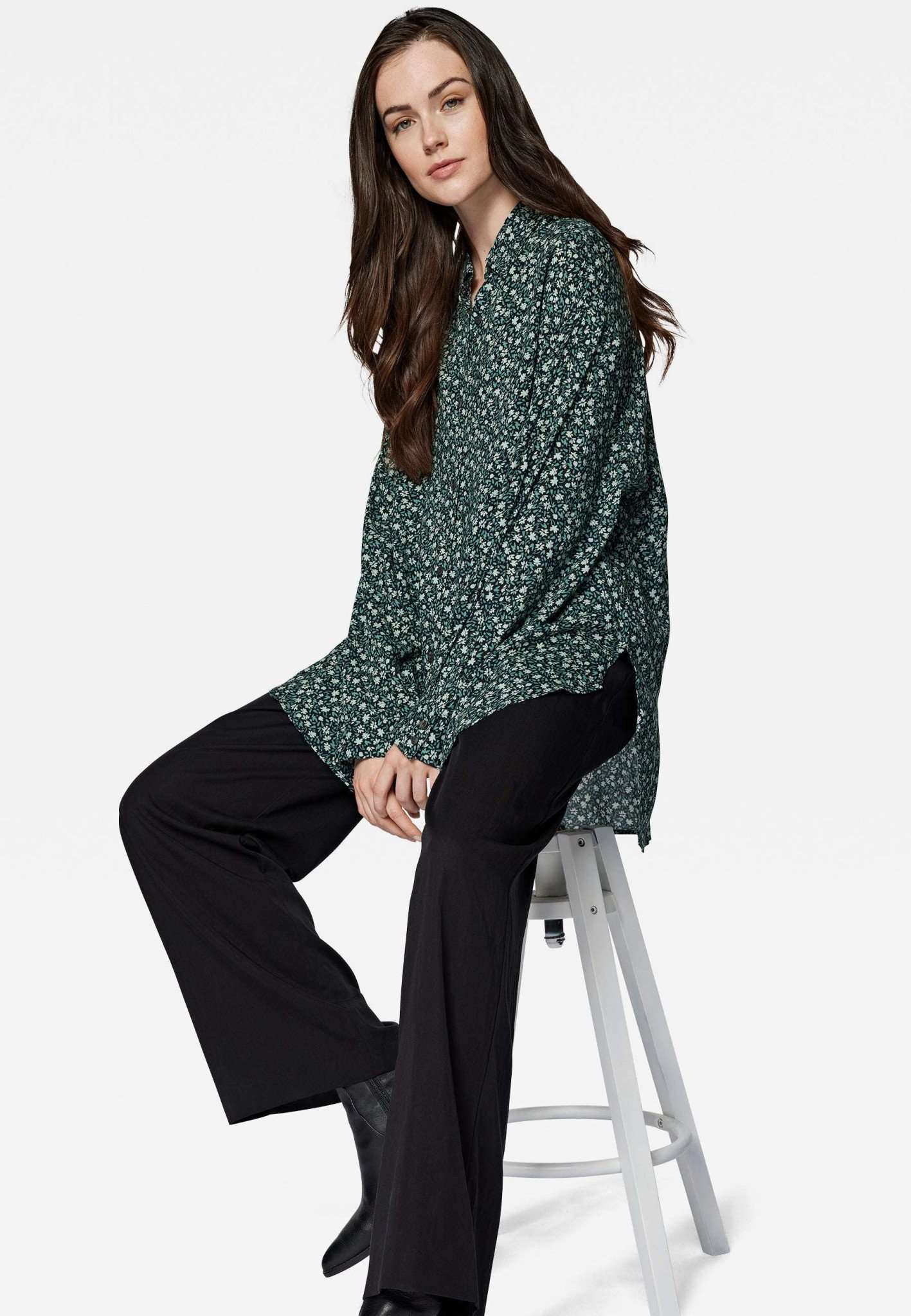 Printed Oversize Shirt in Black Petal Print Chemises Mavi   