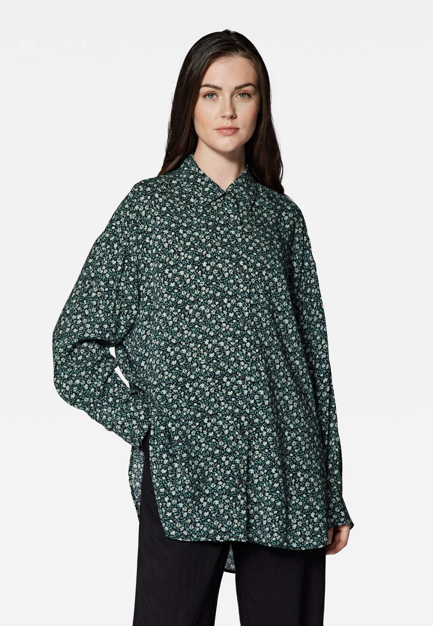 Printed Oversize Shirt in Black Petal Print Chemises Mavi   