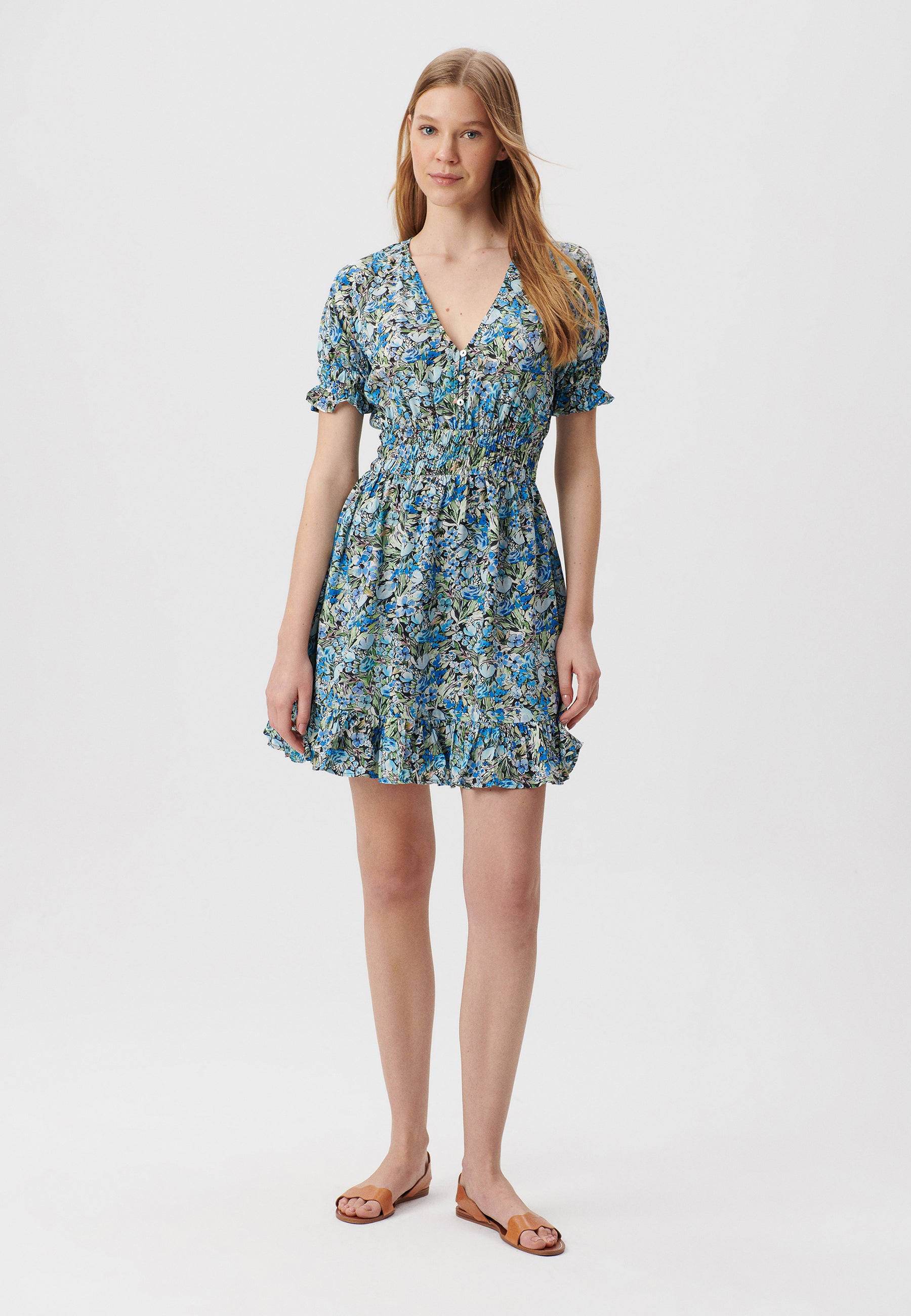 Short Sleeve Woven Dress in Blue Garden Print Robes Mavi   