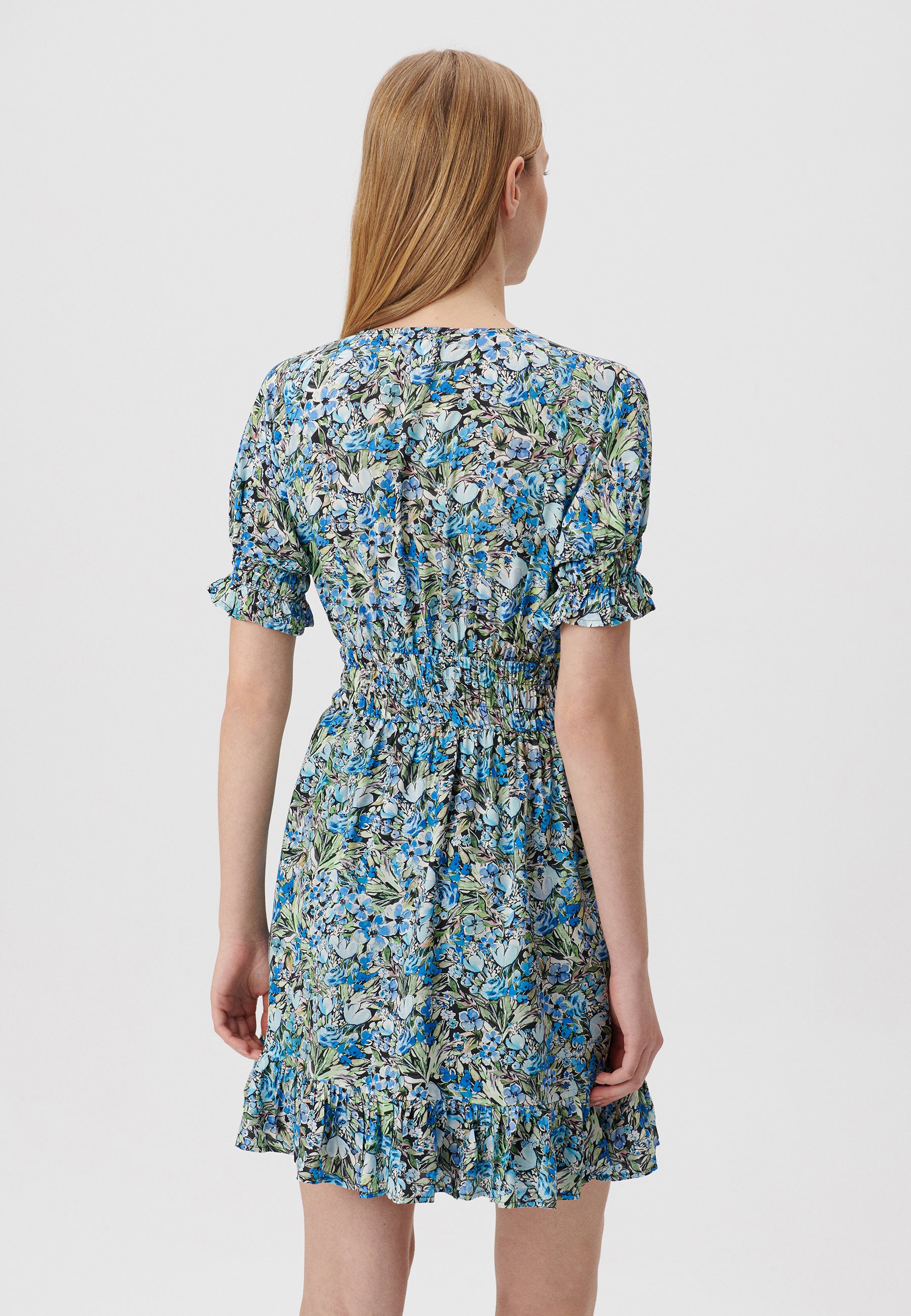 Short Sleeve Woven Dress in Blue Garden Print Robes Mavi   