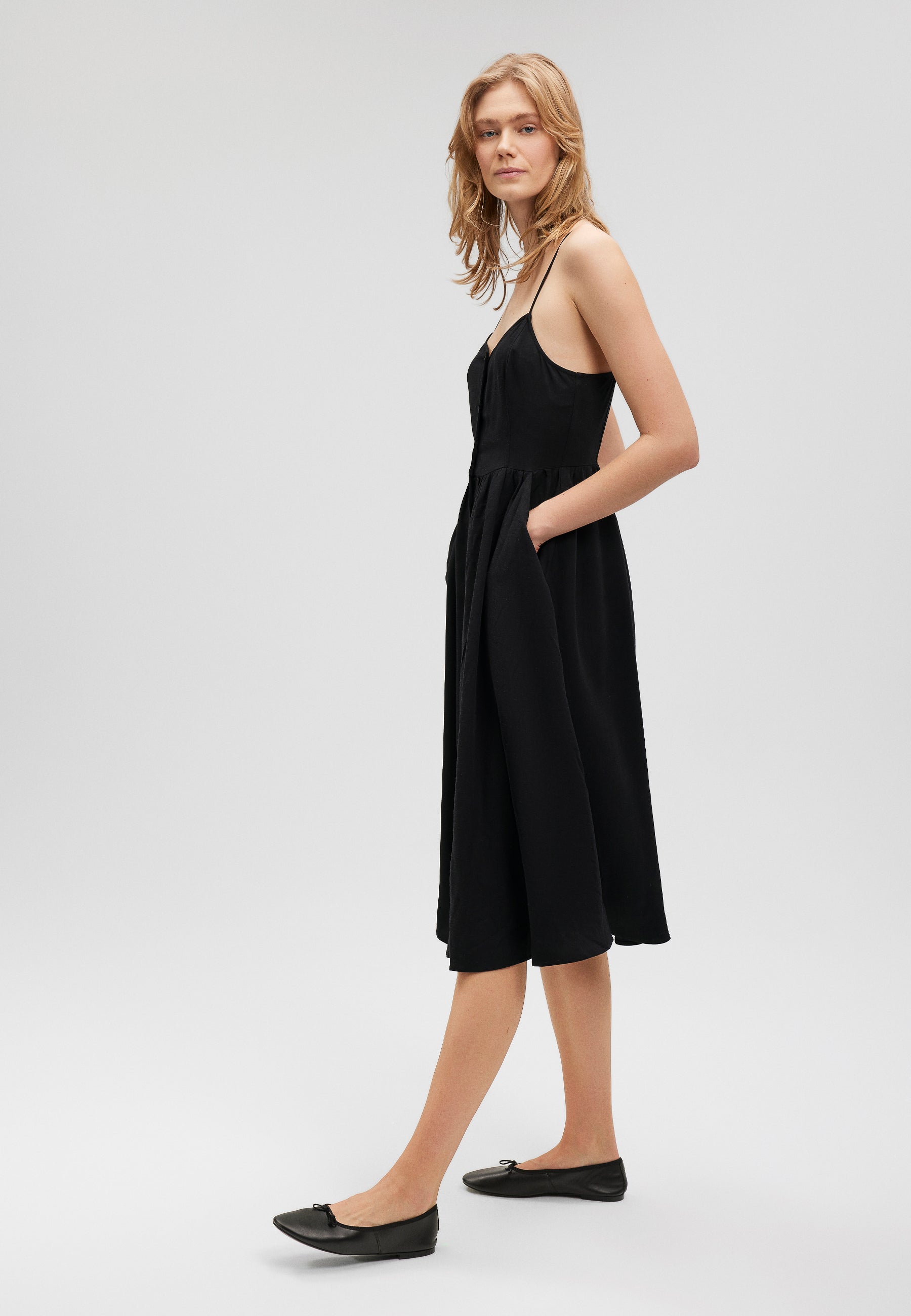 Button Up Dress in Black Robes Mavi   