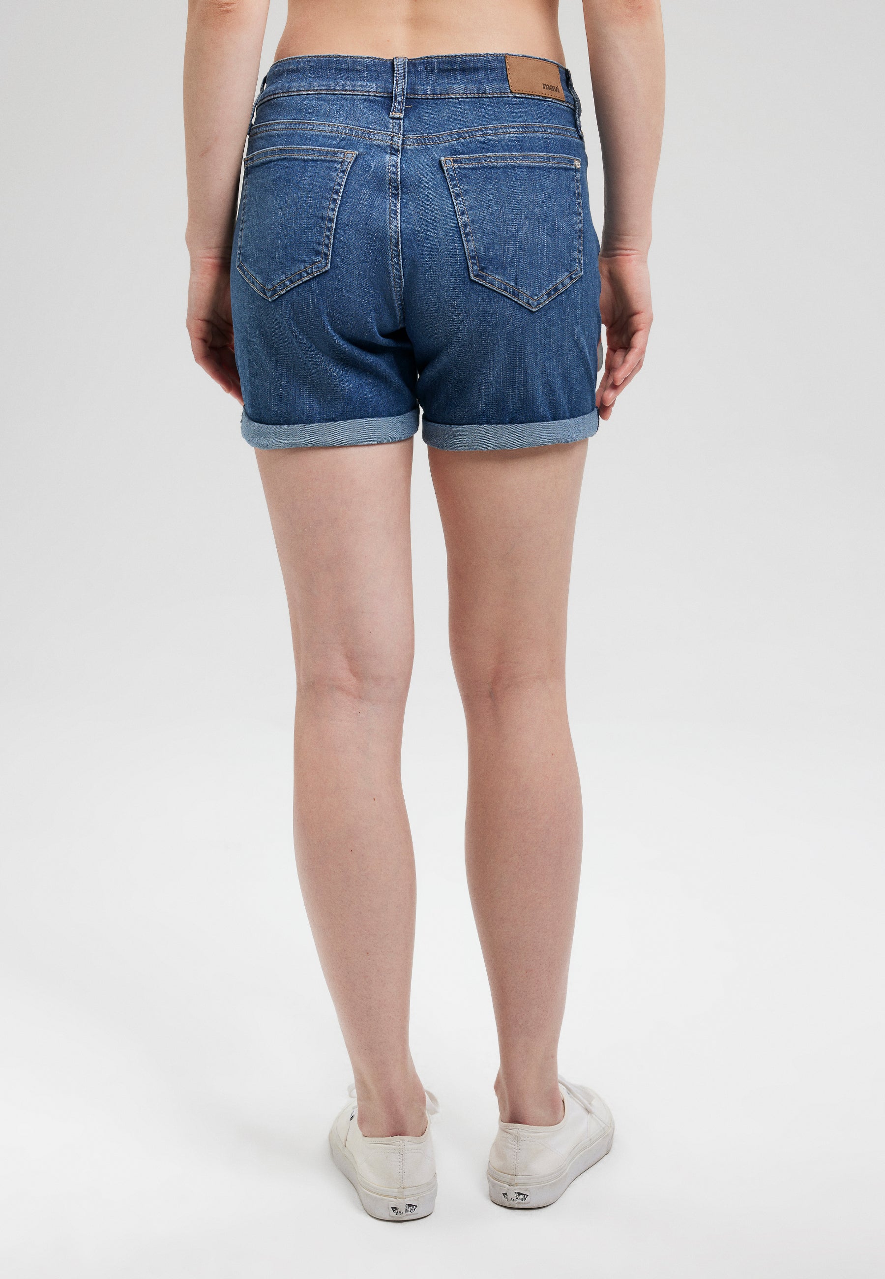 Pixie in Dark Brushed Str Short en jean Mavi   