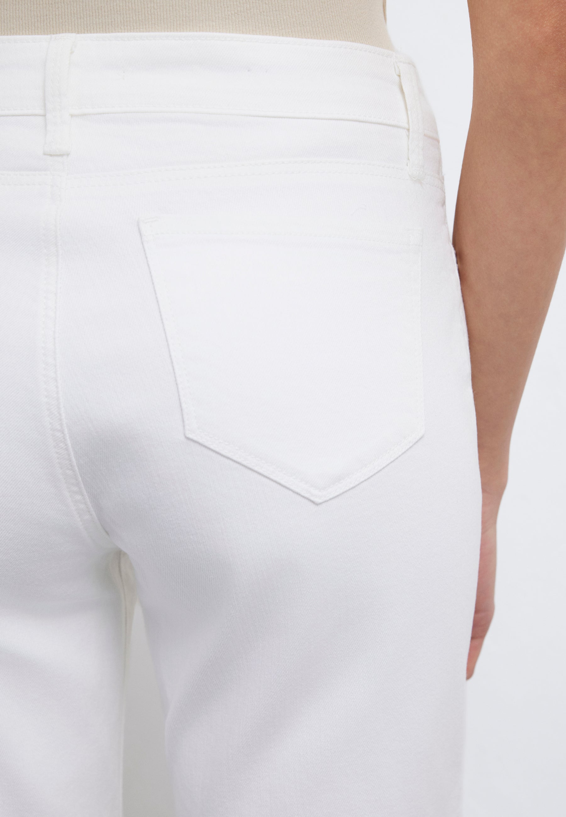 Alexis en short en jean blanc doré Mavi