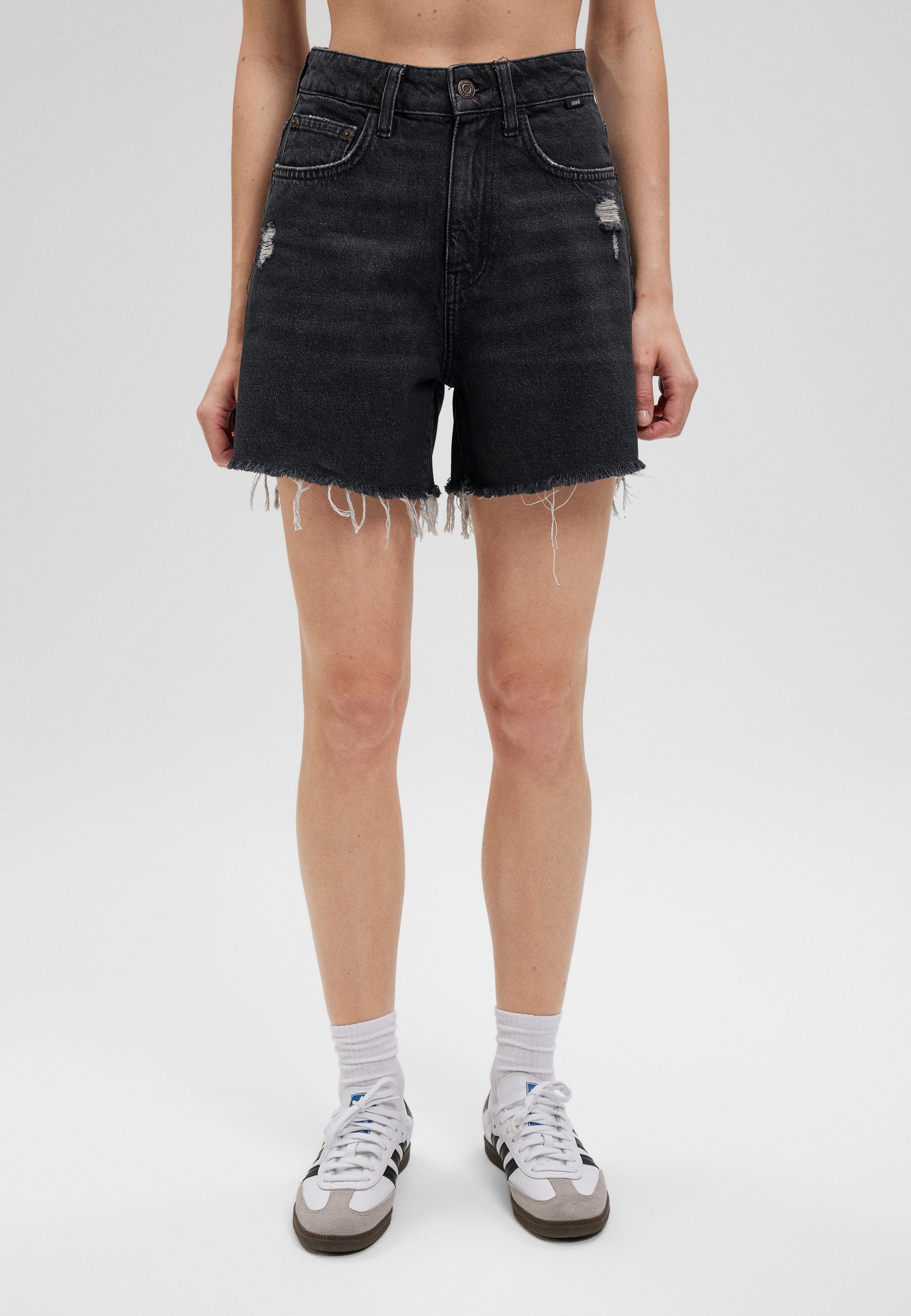 Millie in Smoke 90S short en jean Mavi   