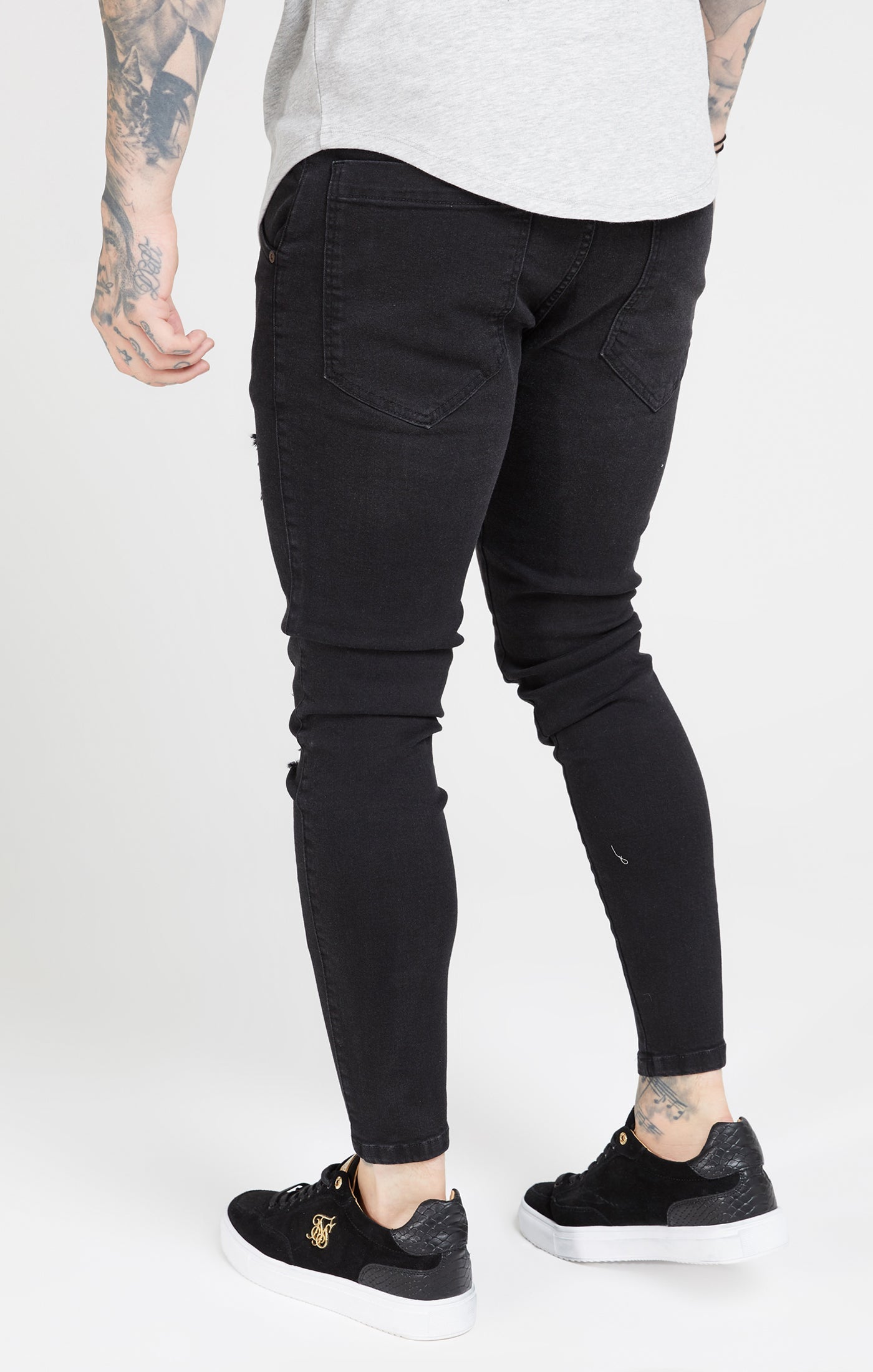 Essential Distressed Skinny Jean en noir Jeans SikSilk   