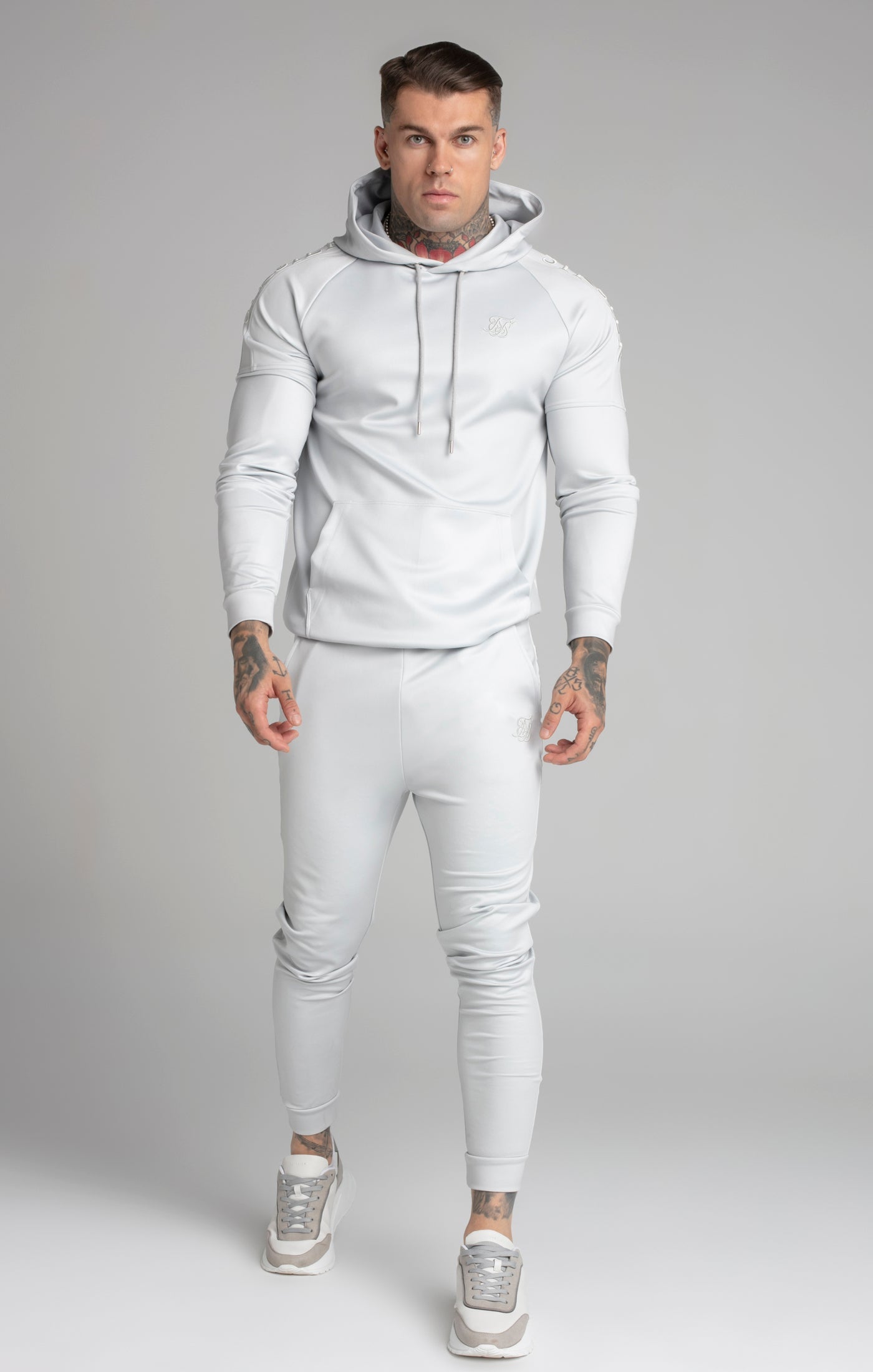 Embroidered Panel Cuffed Pantalon en Grey Pantalon SikSilk   