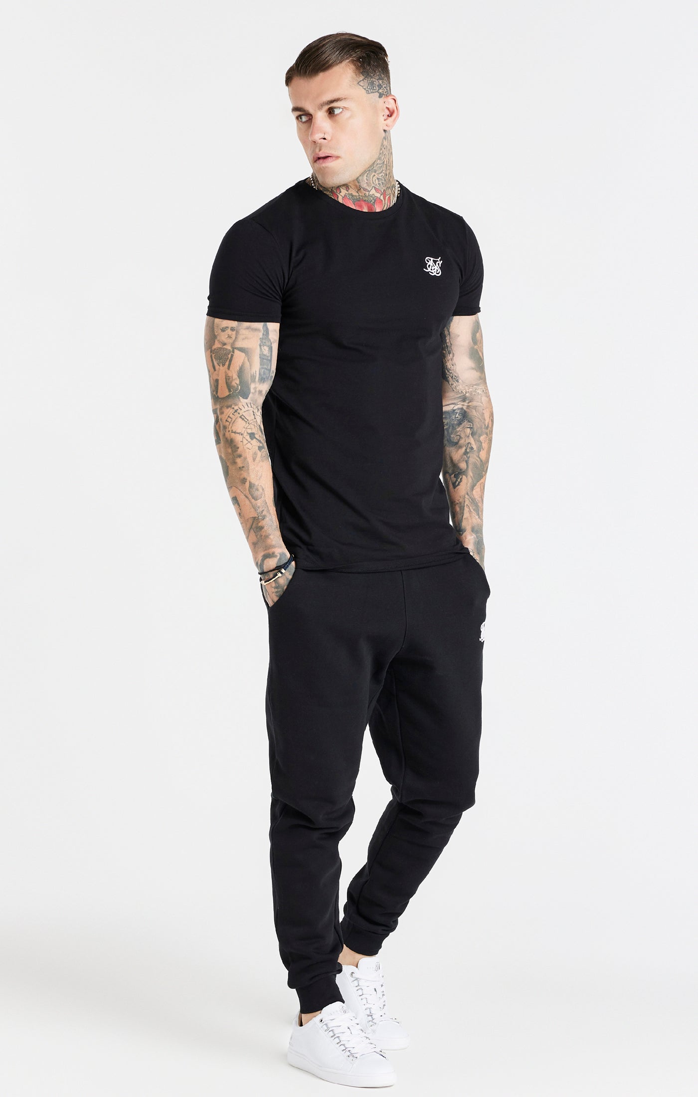 Essential Cuffed Jogger in Black Pantalon SikSilk   