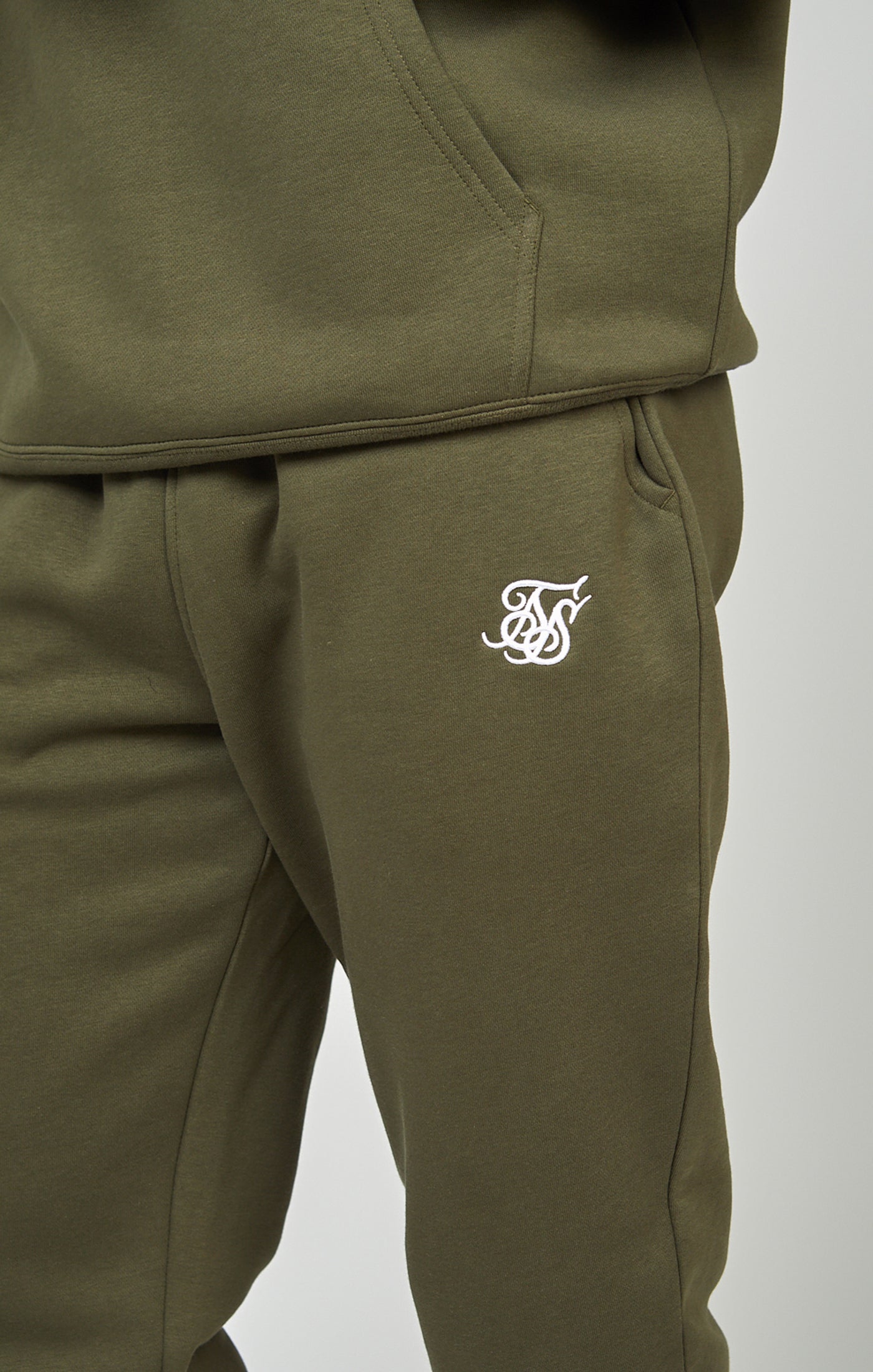 Essential Cuffed Jogger en Kaki Pantalon SikSilk   