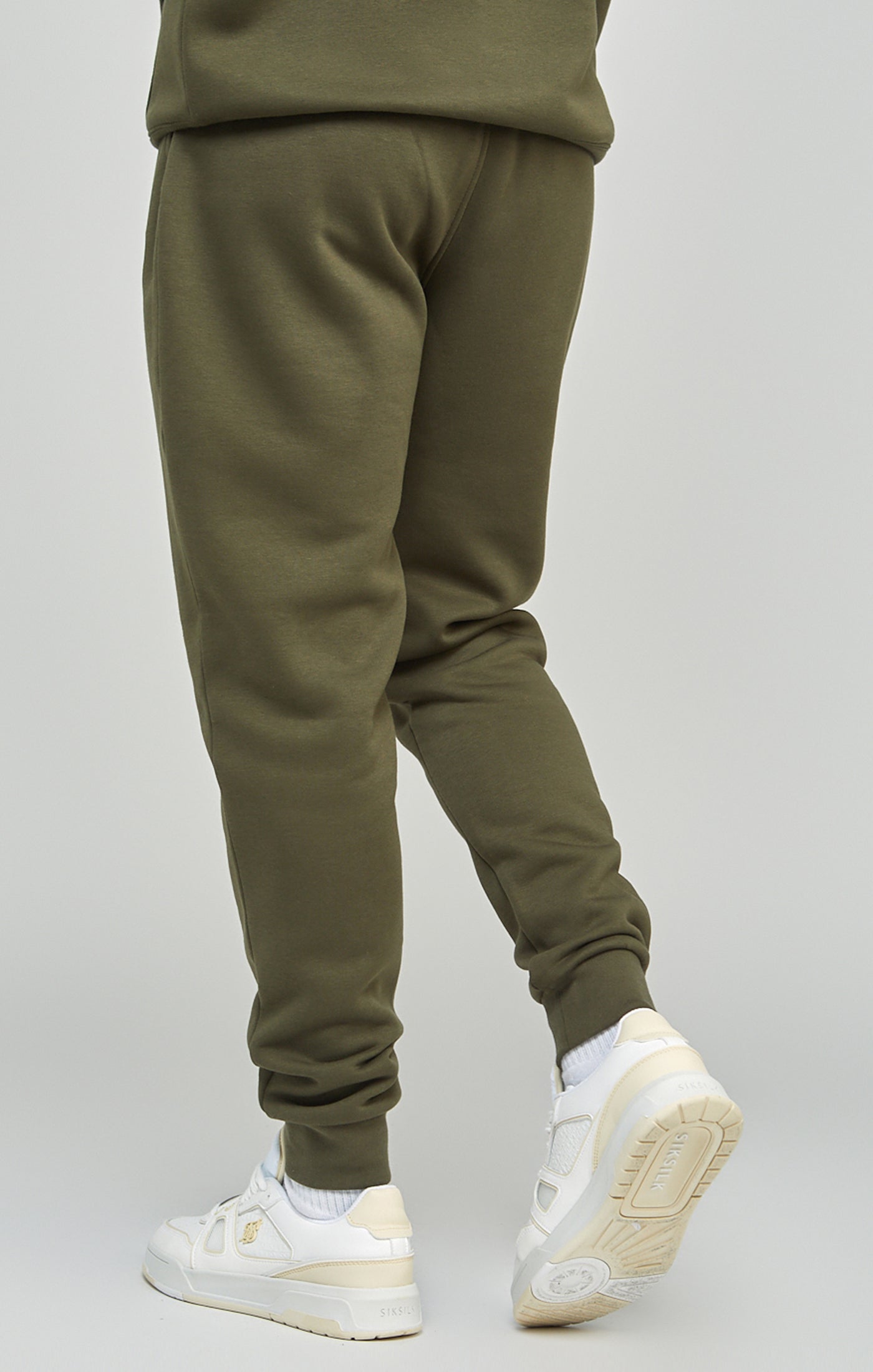 Essential Cuffed Jogger en Kaki Pantalon SikSilk   