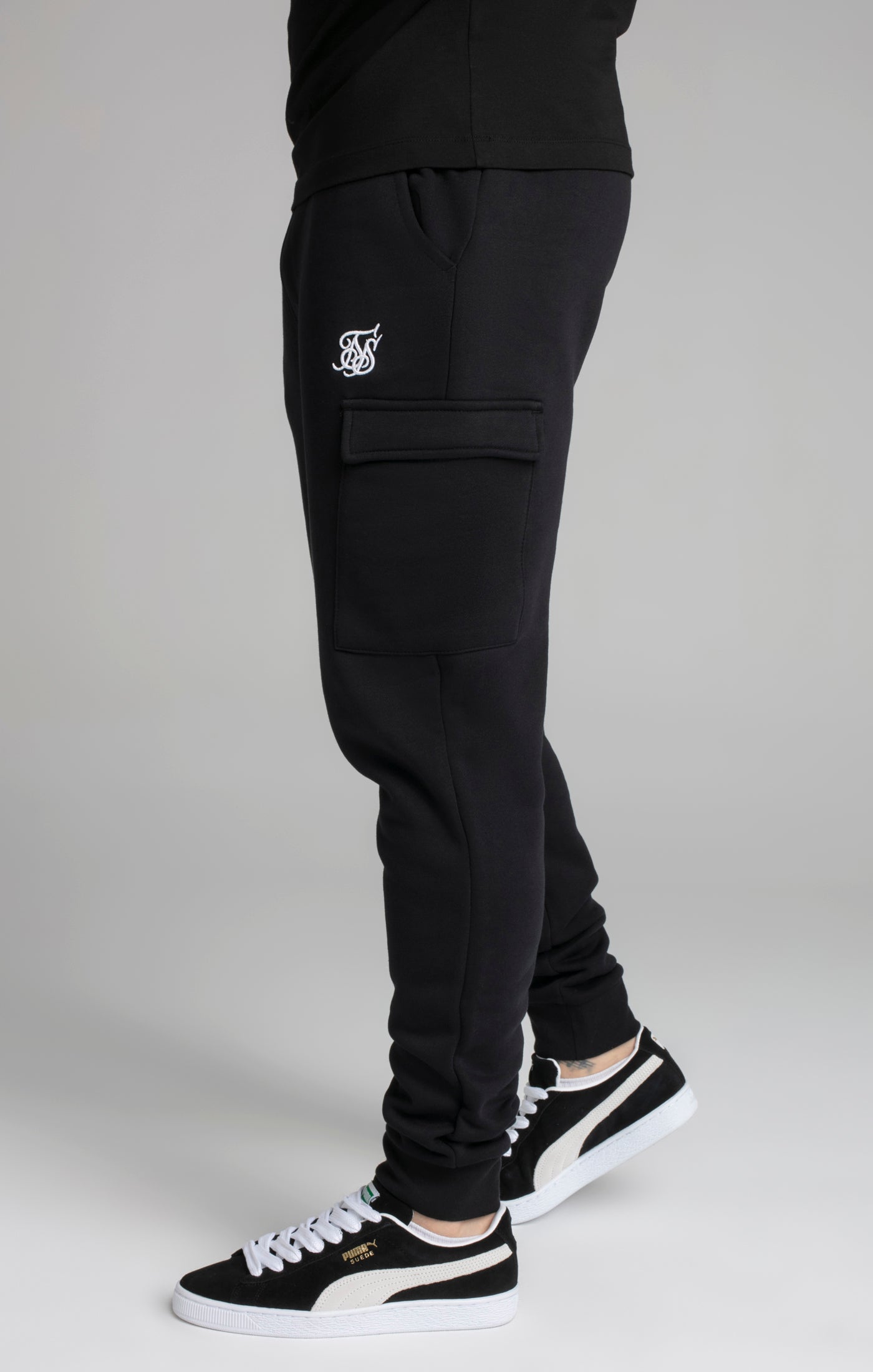 Essential Cargo Jogger in Black Pantalon SikSilk   