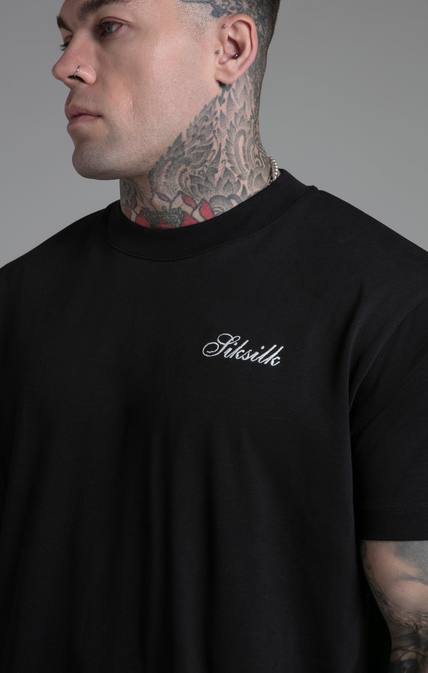 T-shirt graphique en noir T-shirts SikSilk   