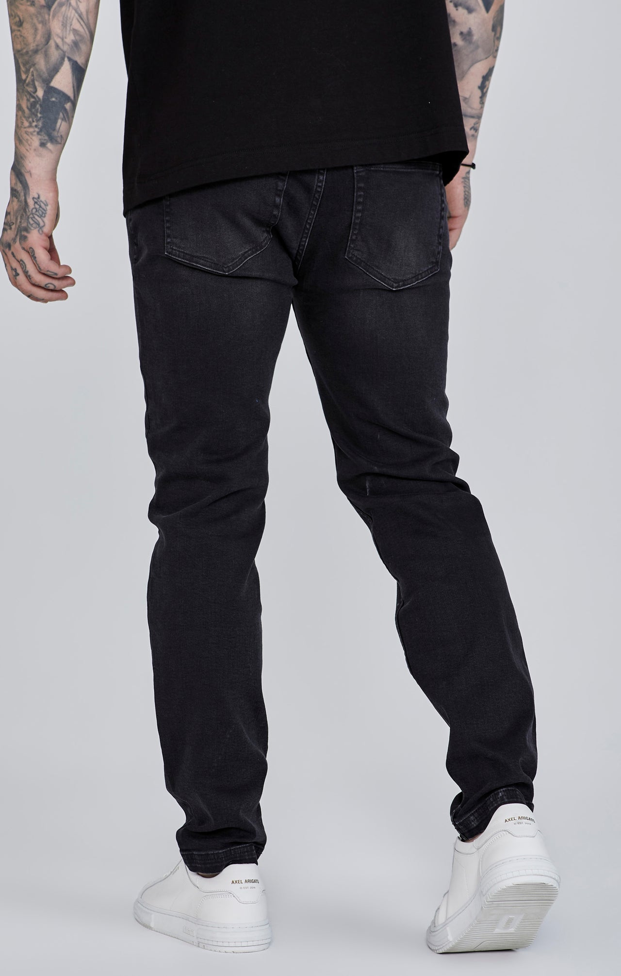 Jeans Distressed Slim Fit en noir Jeans SikSilk   