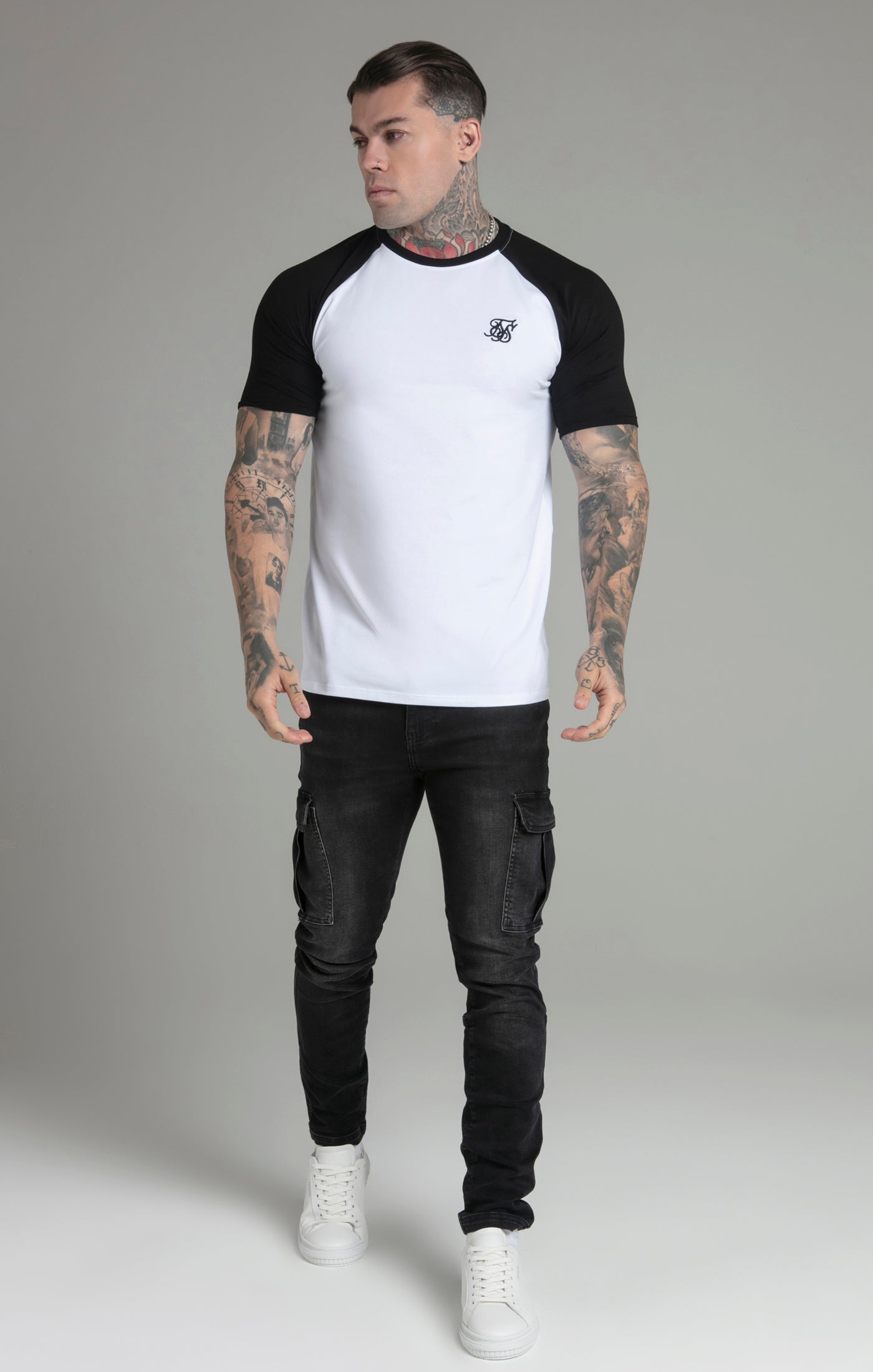 T-shirt raglan en blanc/noir T-shirts SikSilk   