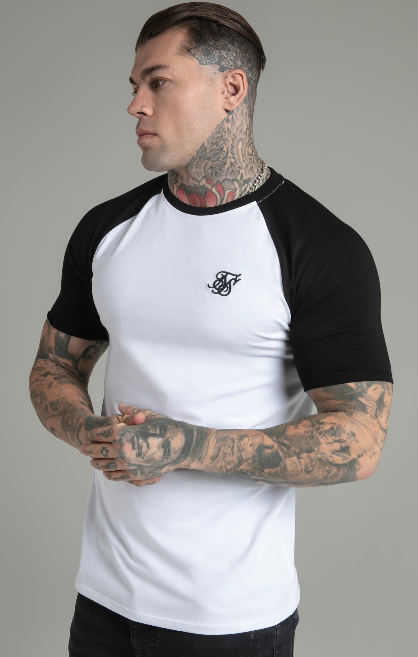 T-shirt raglan en blanc/noir T-shirts SikSilk   