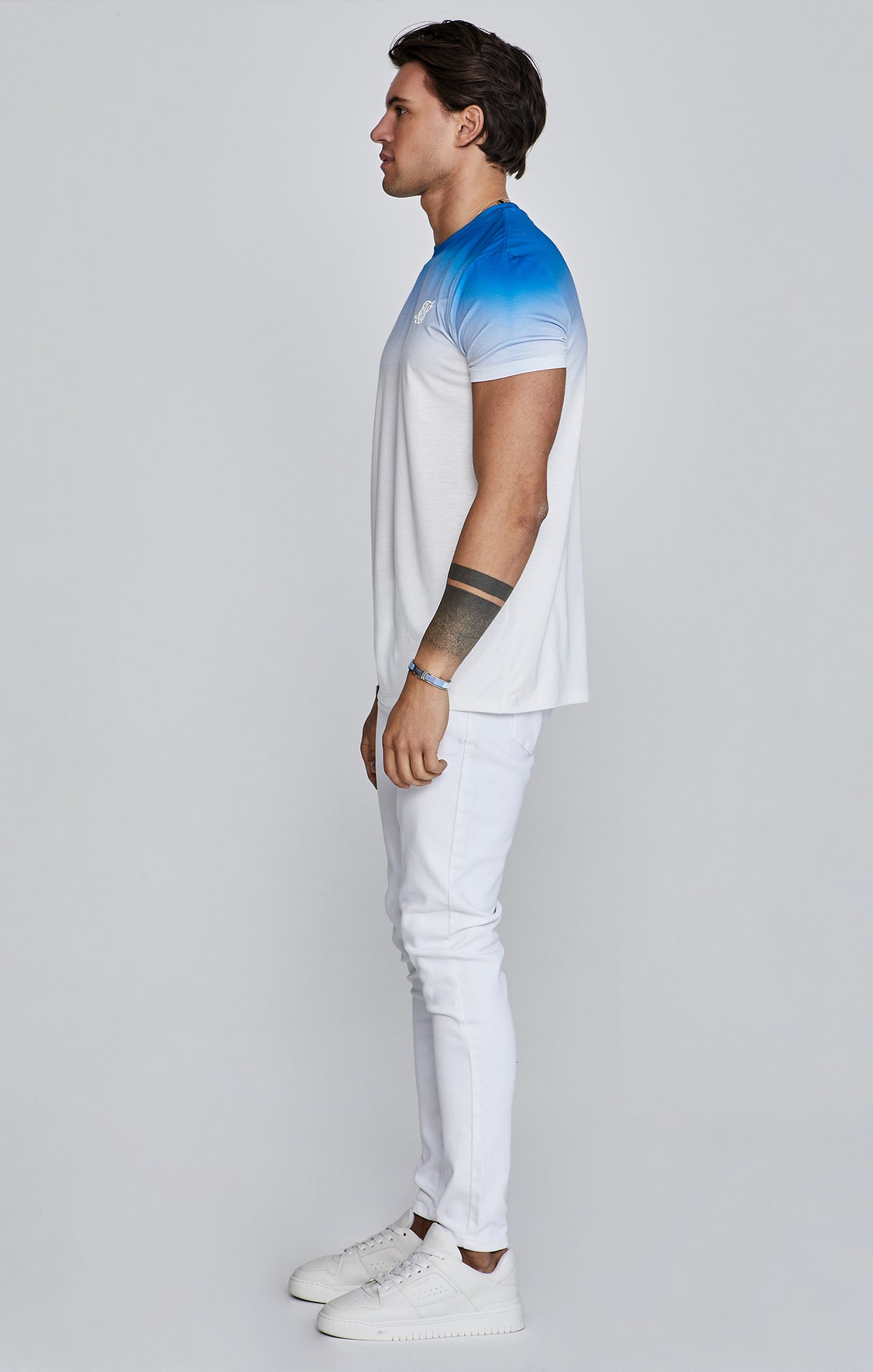 Fade T-shirt en Blue, White T-shirts SikSilk   