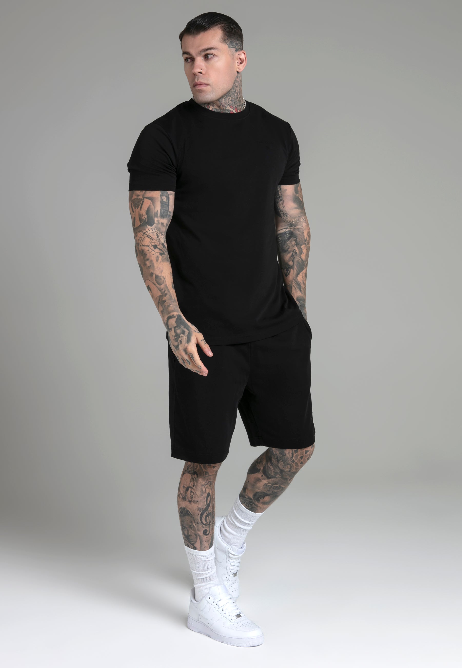 Ensemble t-shirt et short en noir Sets SikSilk   