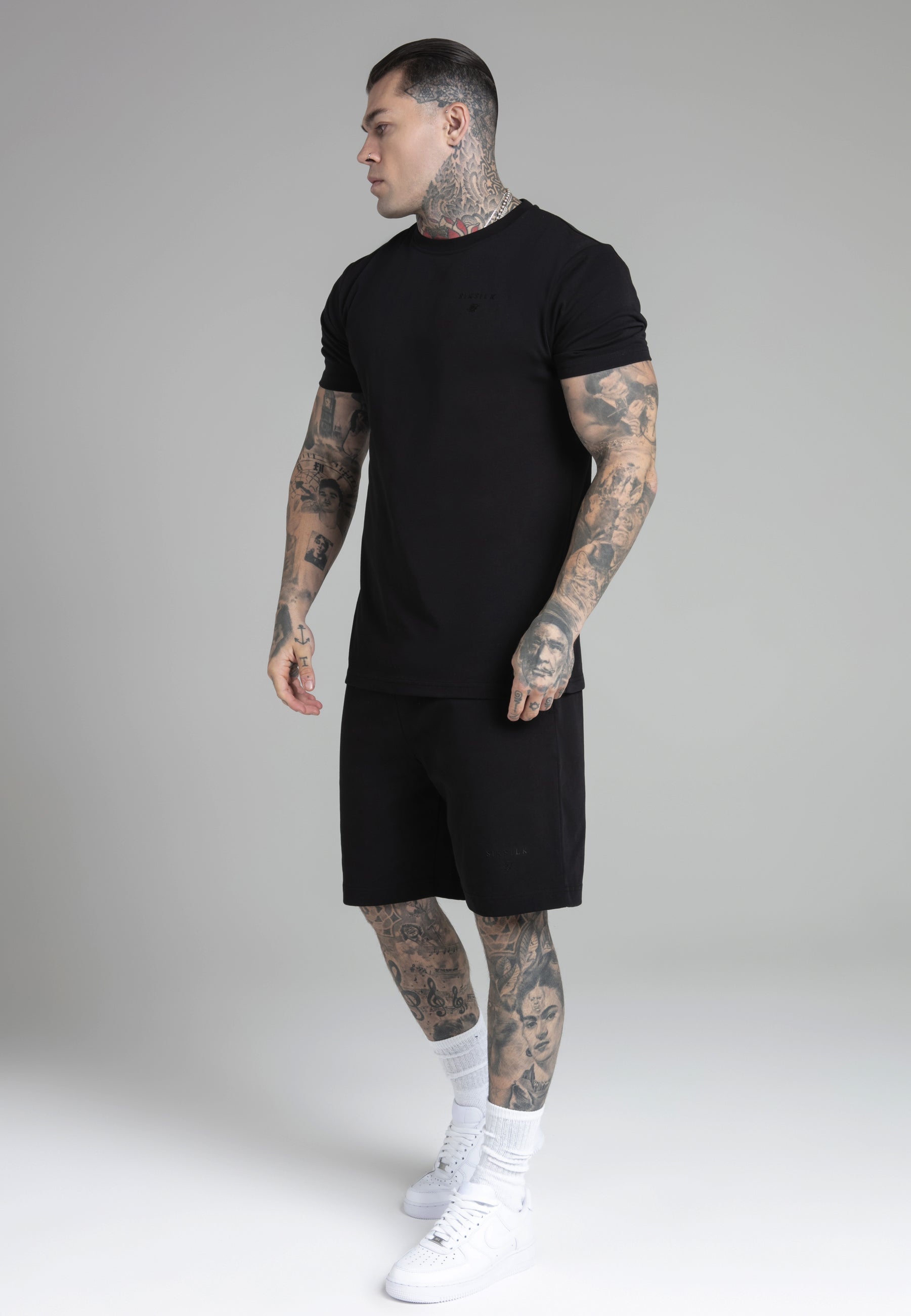 Ensemble t-shirt et short en noir Sets SikSilk   